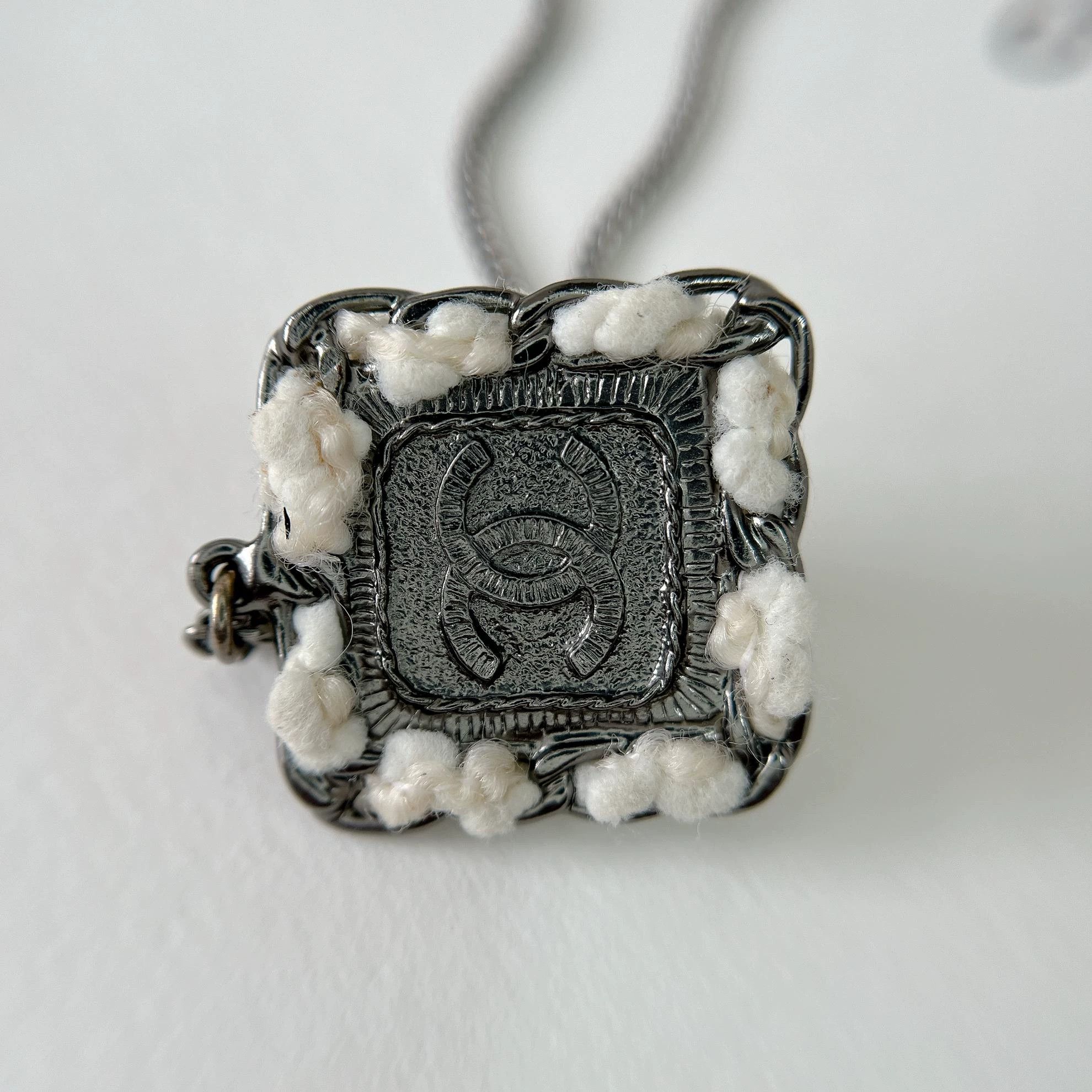 Chanel Chanel Pearl Necklace 0975 Size ONE SIZE - 3 Thumbnail