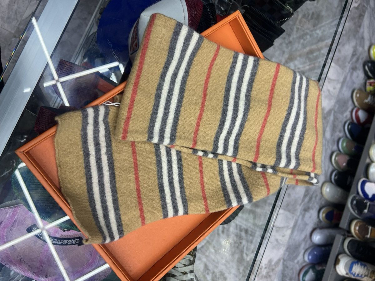 Burberry Burberry Classic Check Cashmere Size ONE SIZE - 2 Thumbnail