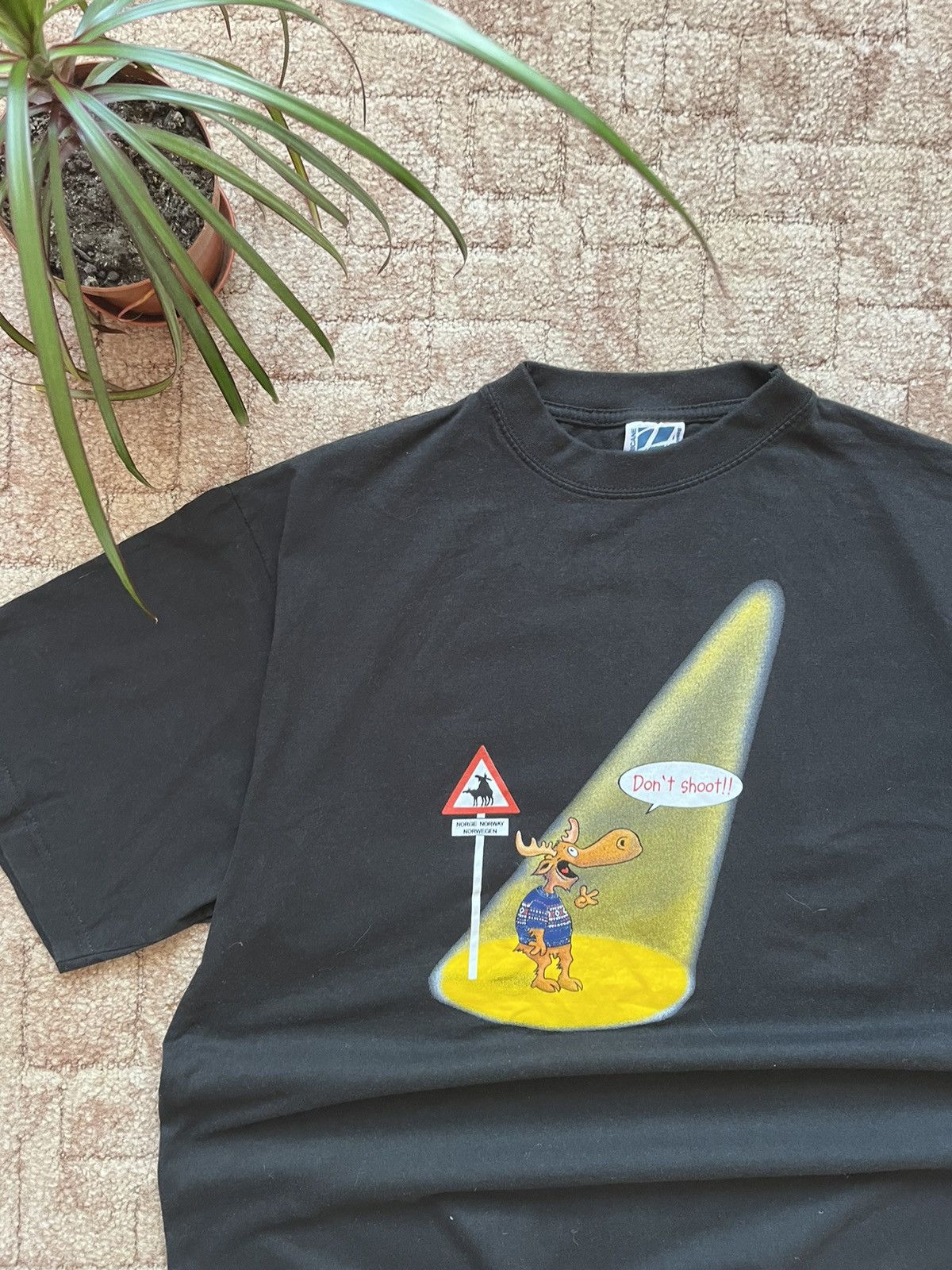 Vintage Vintage DON'T SHOOT NORWEGIAN ELK Funny 90's Black Tee Size US L / EU 52-54 / 3 - 2 Thumbnail