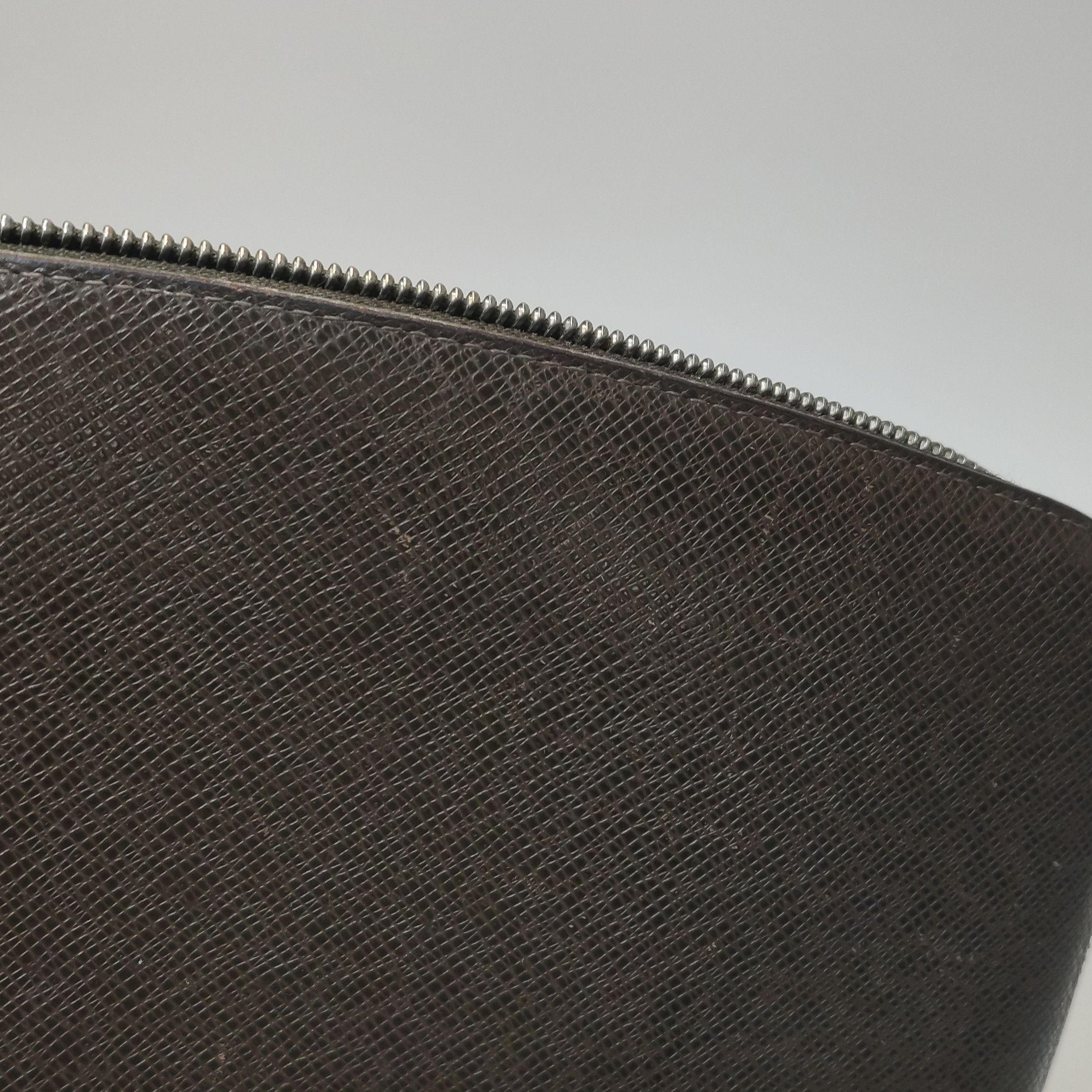 Louis Vuitton Louis Vuitton (LV) Atoll leather solid color zipper clutch Size ONE SIZE - 4 Thumbnail
