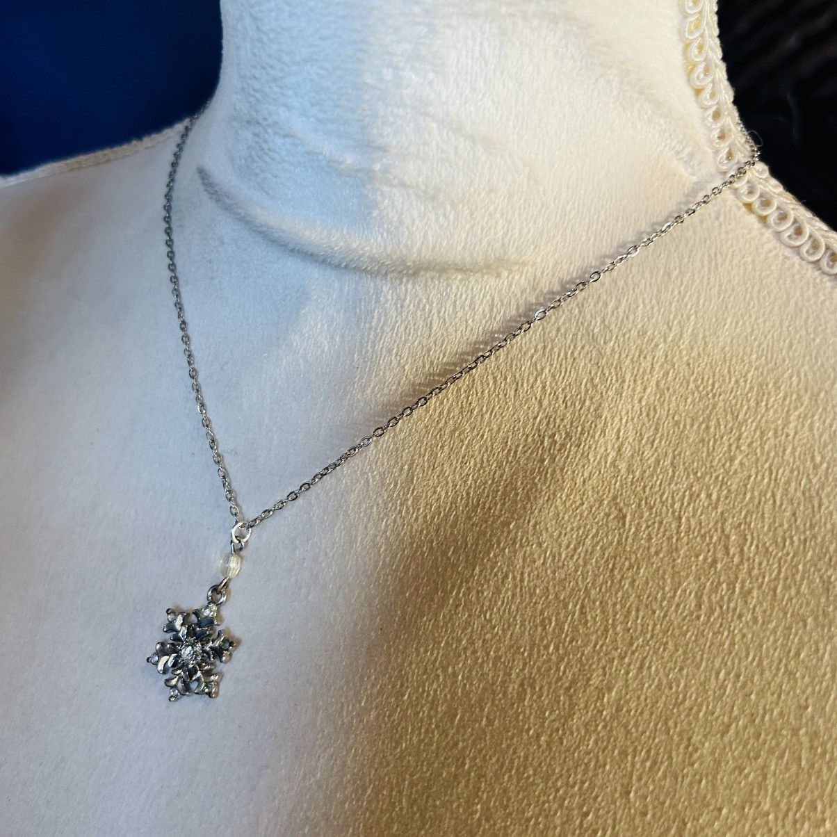 Handmade Handcrafted faceted clear rhinestone snowflake necklace Size ONE SIZE - 4 Thumbnail