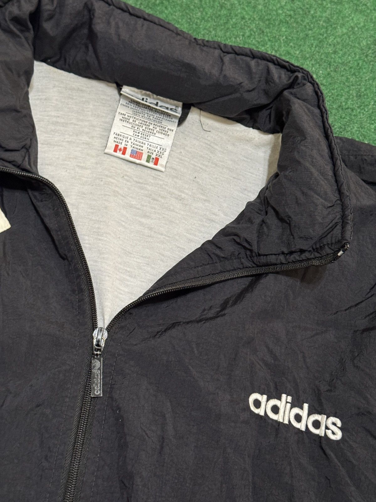 Adidas Vintage 90s Adidas XXL Black Full Zip Windbreaker Jacket Size US XXL / EU 58 / 5 - 2 Thumbnail