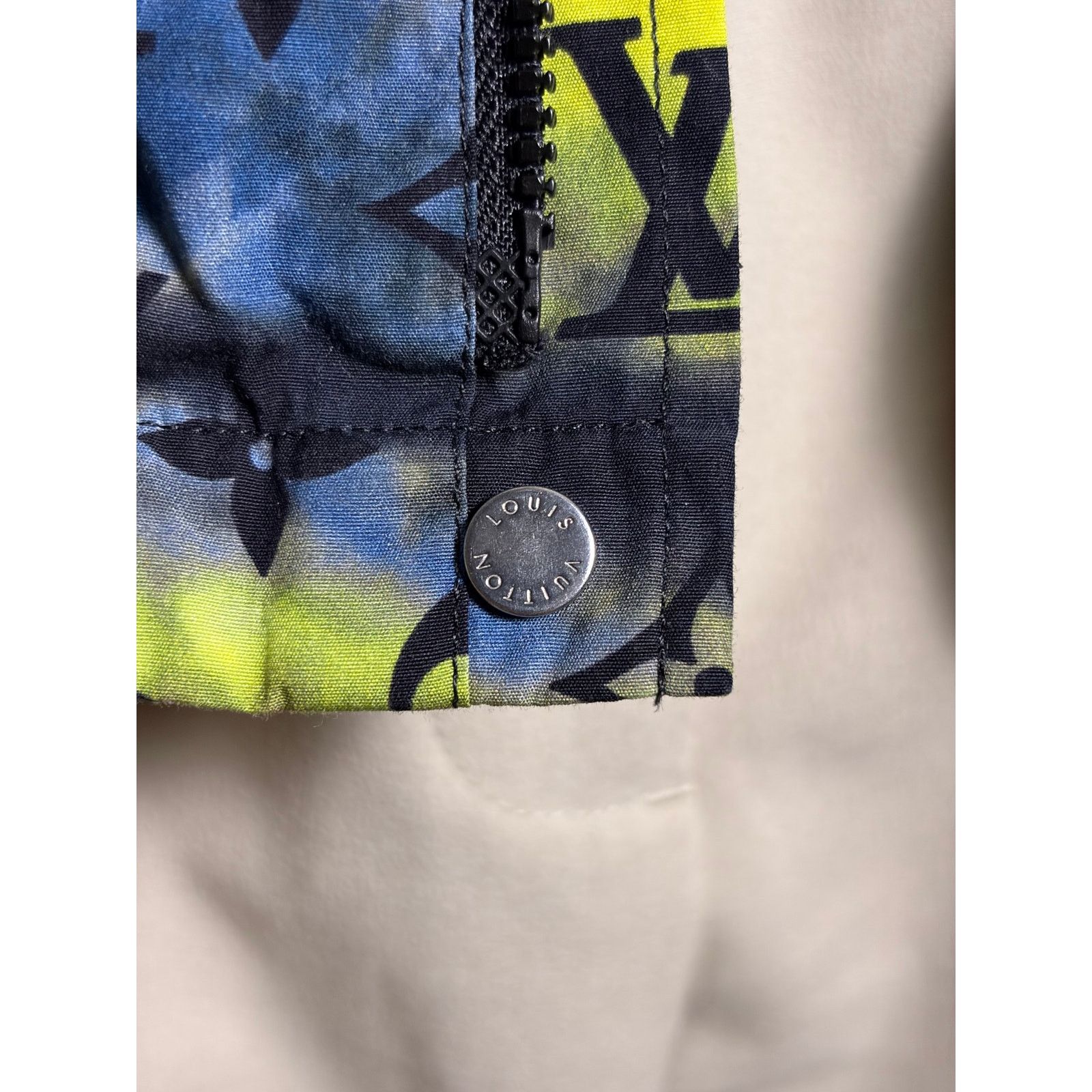 Louis Vuitton Authentic 2021 Louis Vuitton Zipped Monogram Tie-Dye Shirt Size US M / EU 48-50 / 2 - 15 Thumbnail