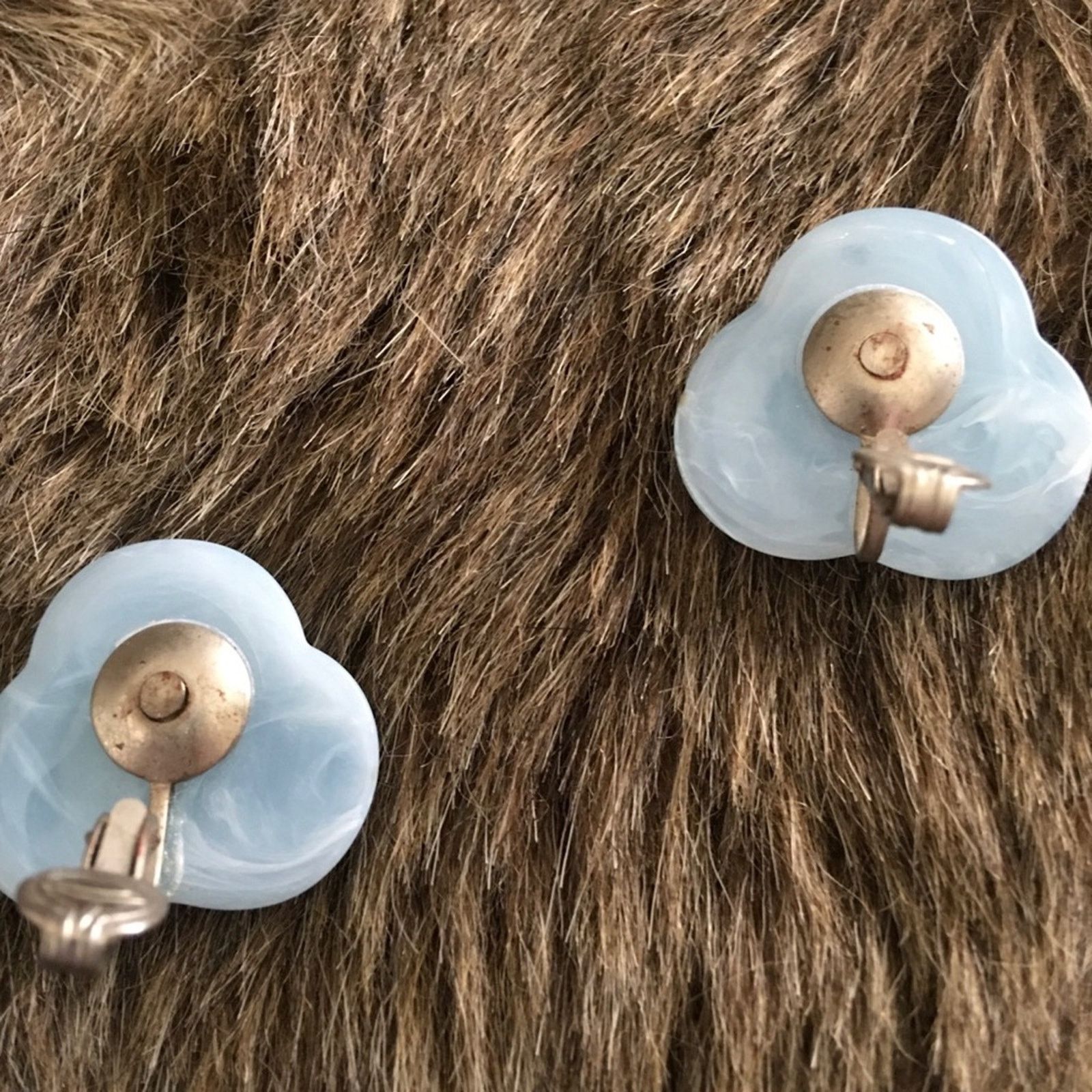 Vintage Vintage 70s light blue plastic swirl clip earrings Size ONE SIZE - 5 Thumbnail