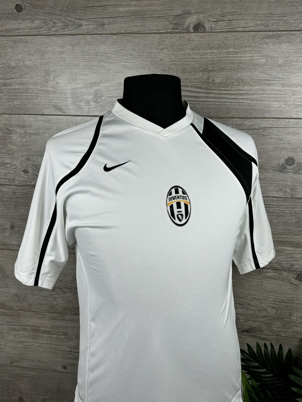 Nike 2005/06 JUVENTUS Soccer jersey NIKE Size M Size US M / EU 48-50 / 2 - 23 Thumbnail
