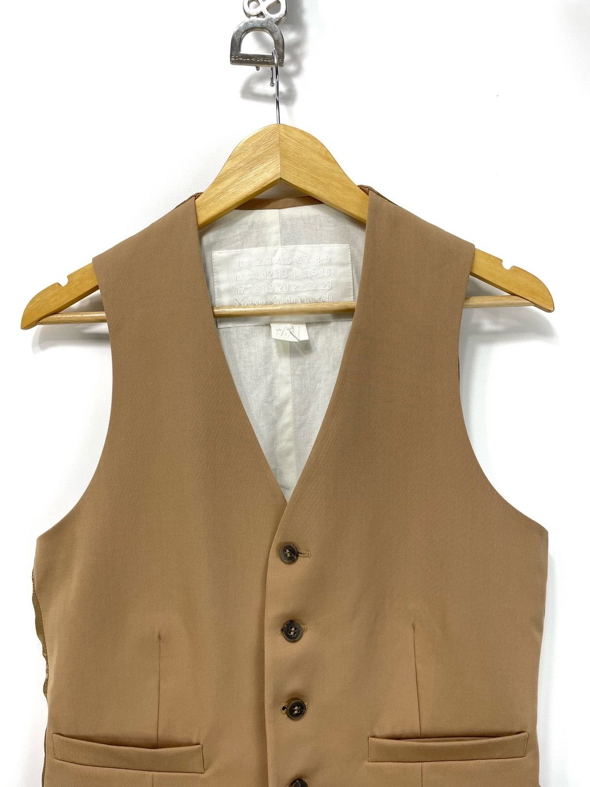 H&M × Maison Margiela Maison Martin Margiela x H&M Tan Wool Vest – Size 46 Size L / US 10 / IT 46 - 4 Thumbnail