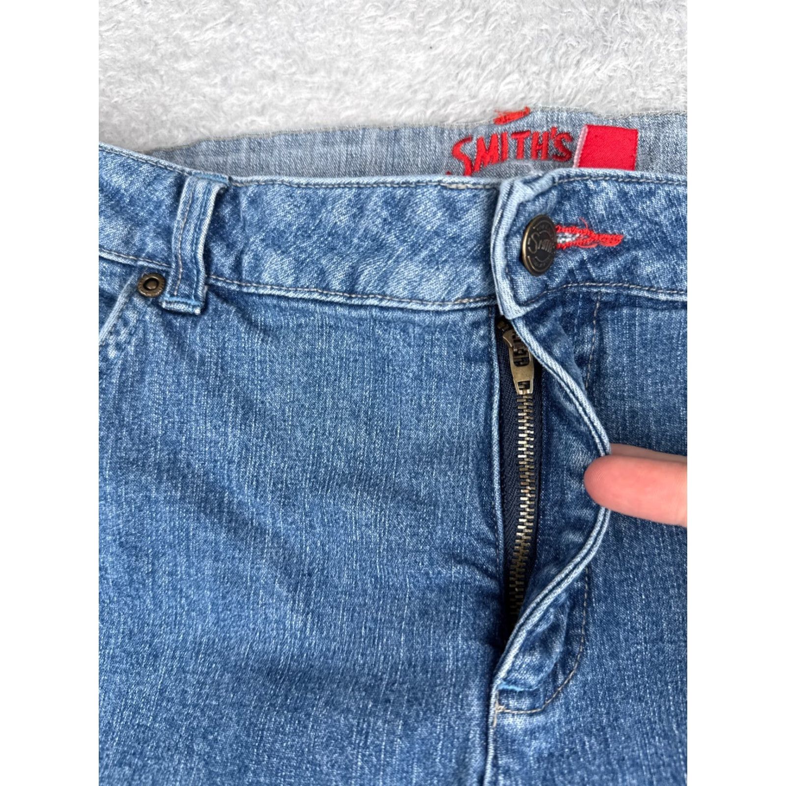 Vintage SMITHS Jeans Capri Womens 16 Blue Denim Cotton Blend Mid Rise Distressed Embroidered Rhinestone 35x19 Jeans Womens Size 38" / US 16 / IT 52 - 5 Thumbnail