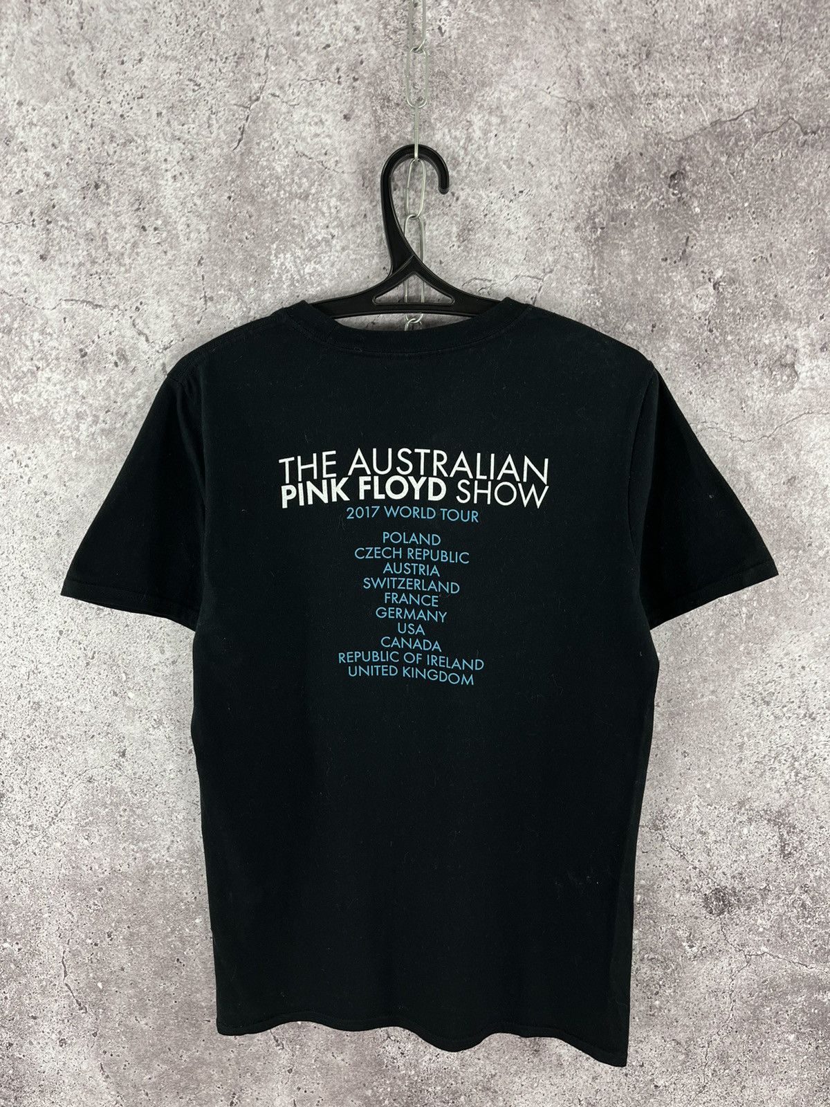 Band Tees Pink Floyd T-Shirt 2017 World Tour Big Logo Black Size M Size US M / EU 48-50 / 2 - 6 Thumbnail