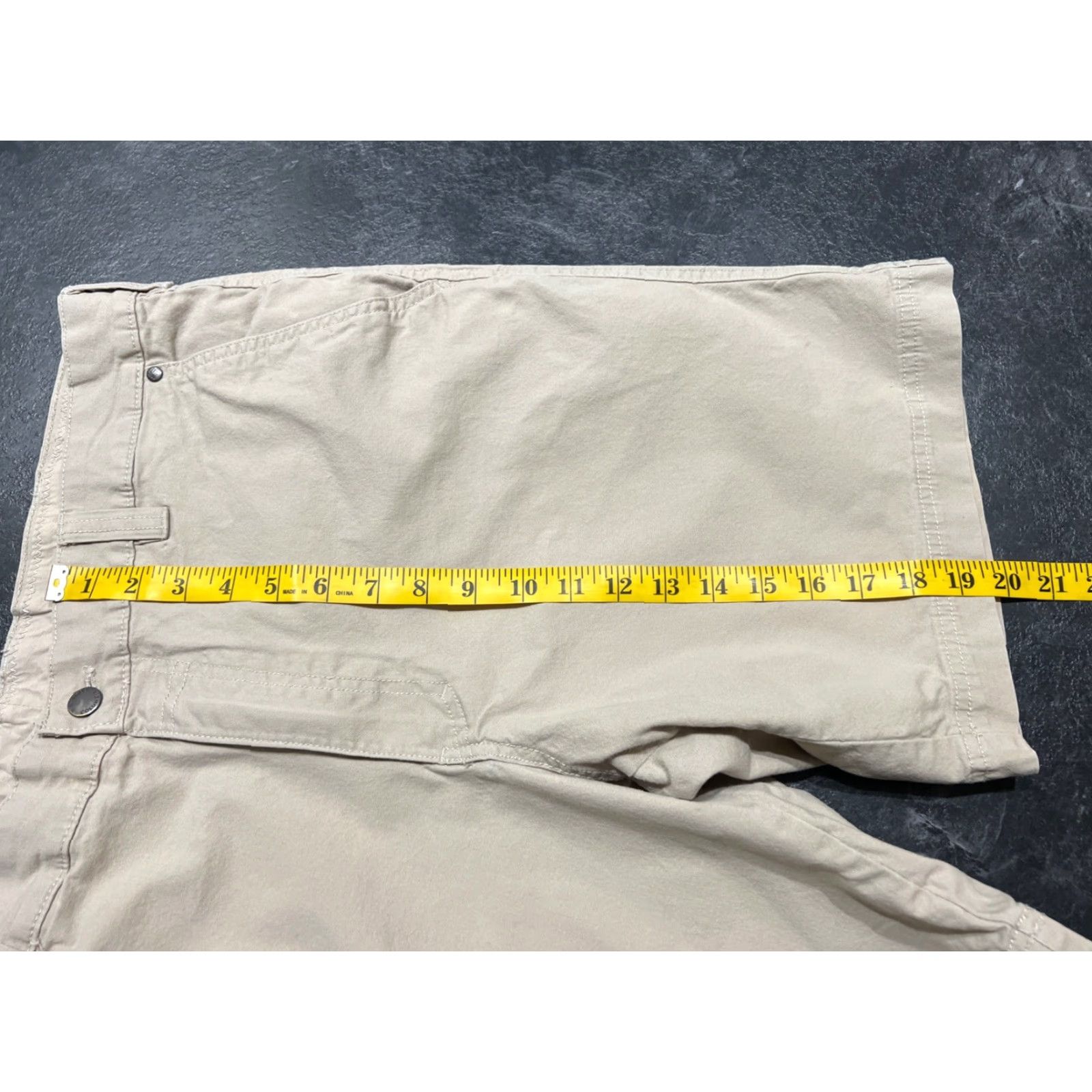 Vintage Columbia Shorts Mens 40W Khaki 10" Inseam Elastic Waist Pockets Casual Outdoor Chino Cotton Beige Mens Size US 40 / EU 56 - 6 Thumbnail