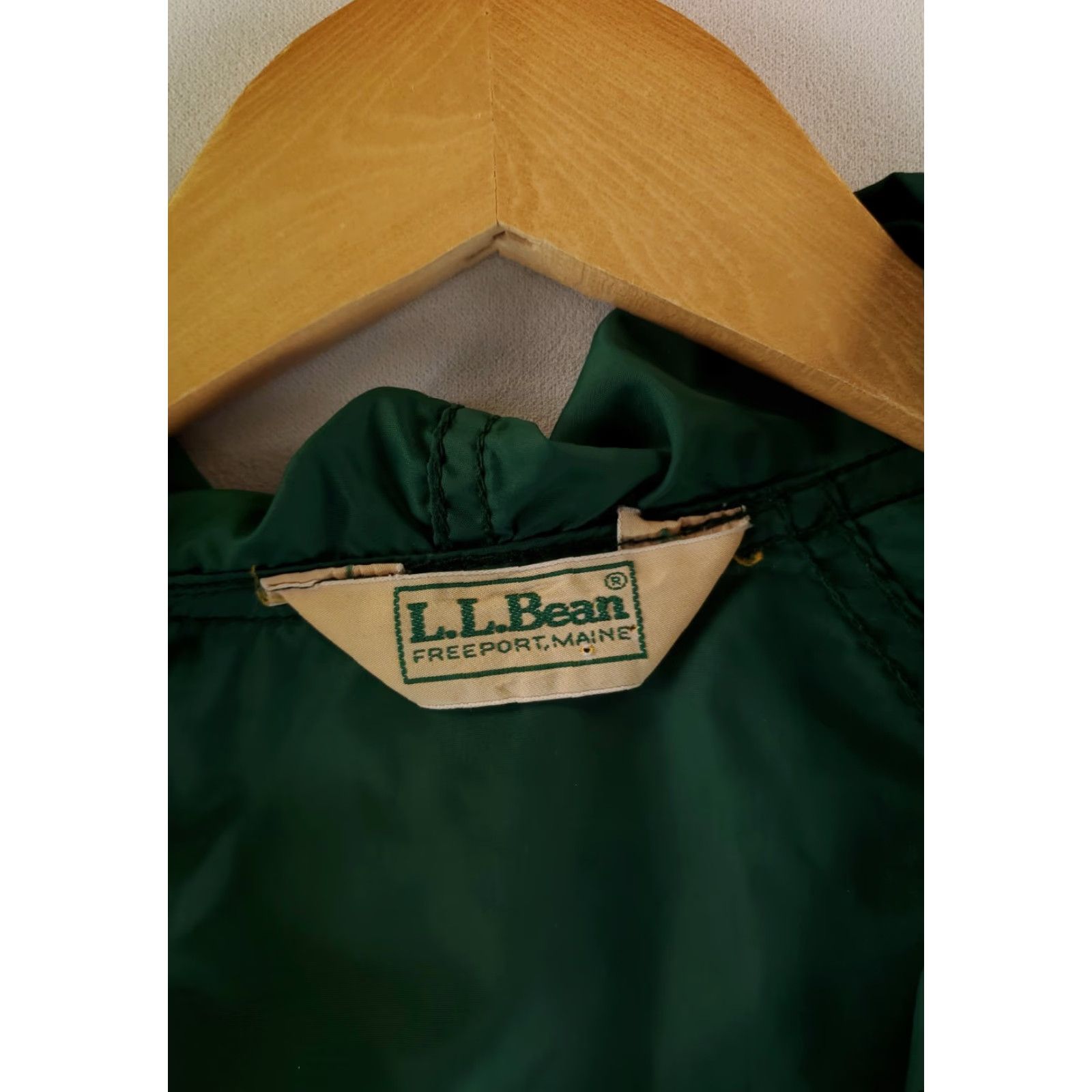 Vintage VINTAGE L.L. Bean Jacket Windbreaker Hooded Anorak Nylon Green Mens S Size US S / EU 44-46 / 1 - 4 Thumbnail
