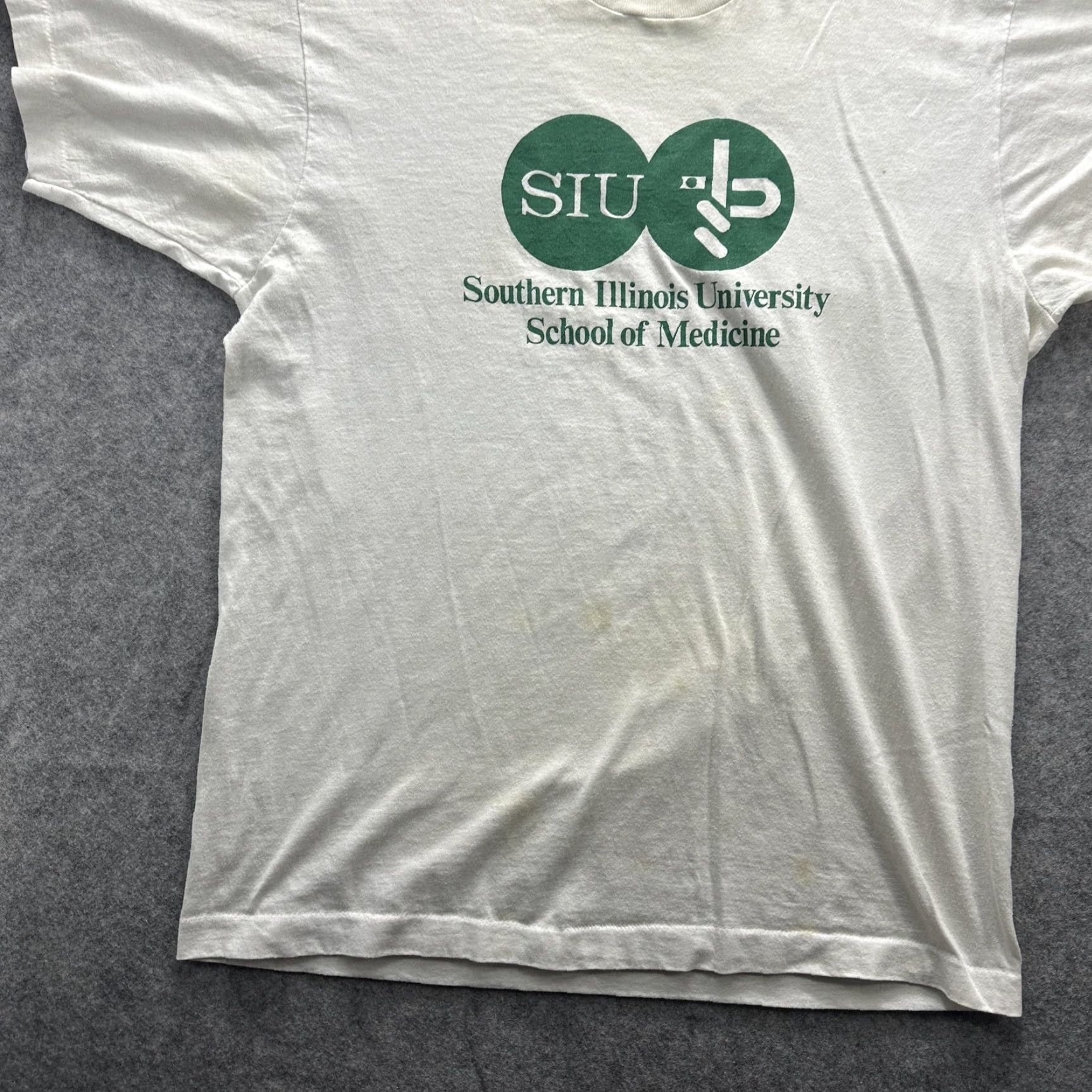 Vintage VINTAGE Screen Stars Best SIU College Shirt Mens XL White Crew Neck Short Sleeve Graphic Print 90s SIU School of Medicine Size US XL / EU 56 / 4 - 3 Thumbnail