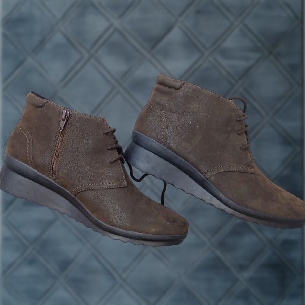 Clarks Clarks Caddell Hop Womens Boots Chukka Ankle Zip Brown Faux Suede 11W Casual Fall Womens Boots Size US 11 / IT 41 - 1 Thumbnail