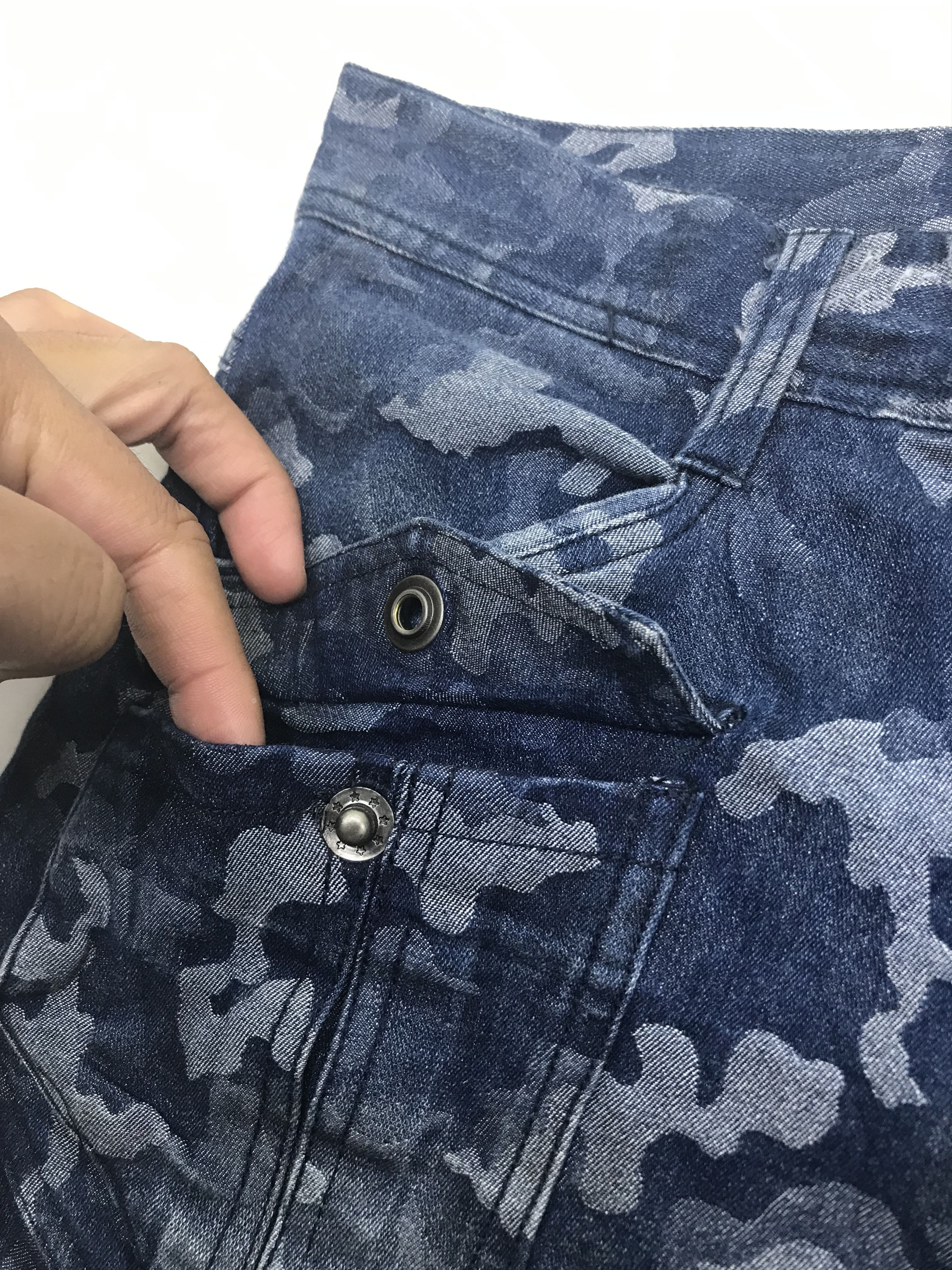 In The Attic Vintage In The Attic Camo Design Multi Pocket Cargo Jeans Size US 34 / EU 50 - 13 Thumbnail