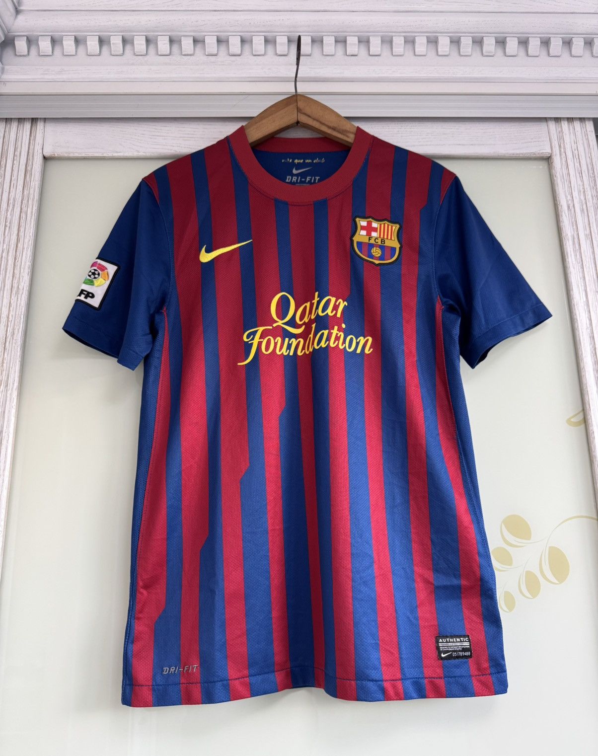 Nike Barcelona 2011-2012 Home Soccer Jersey Football Kit Shirt Size US S / EU 44-46 / 1 - 5 Thumbnail