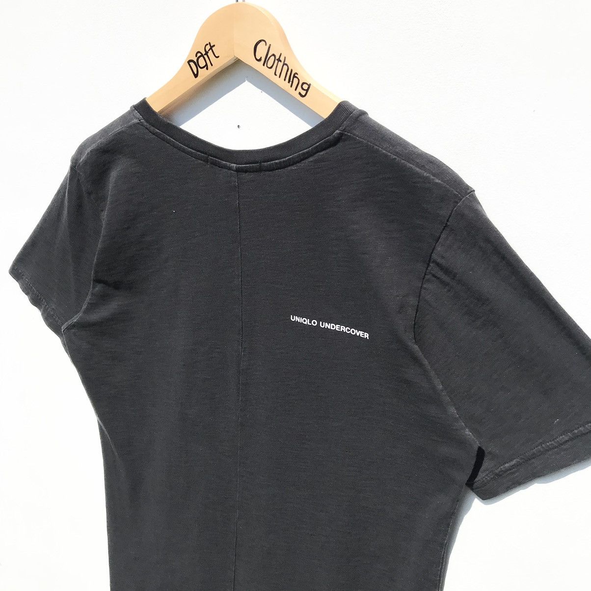 Undercover × Uniqlo Undercover X Uniqlo Snow White Tee Undercover SunFaded Size US M / EU 48-50 / 2 - 10 Thumbnail