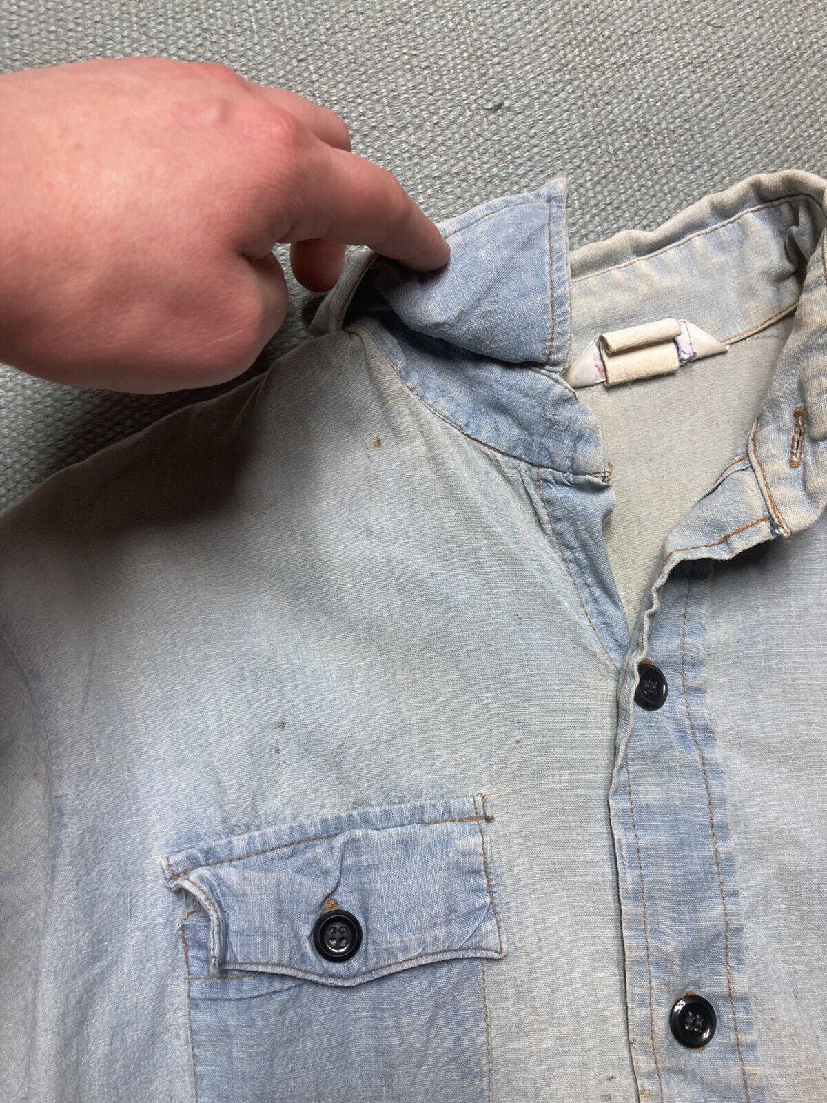 Levi's × Vintage 70s Levi’s chambray shirt orange tab distressed farm medium Size US M / EU 48-50 / 2 - 6 Thumbnail