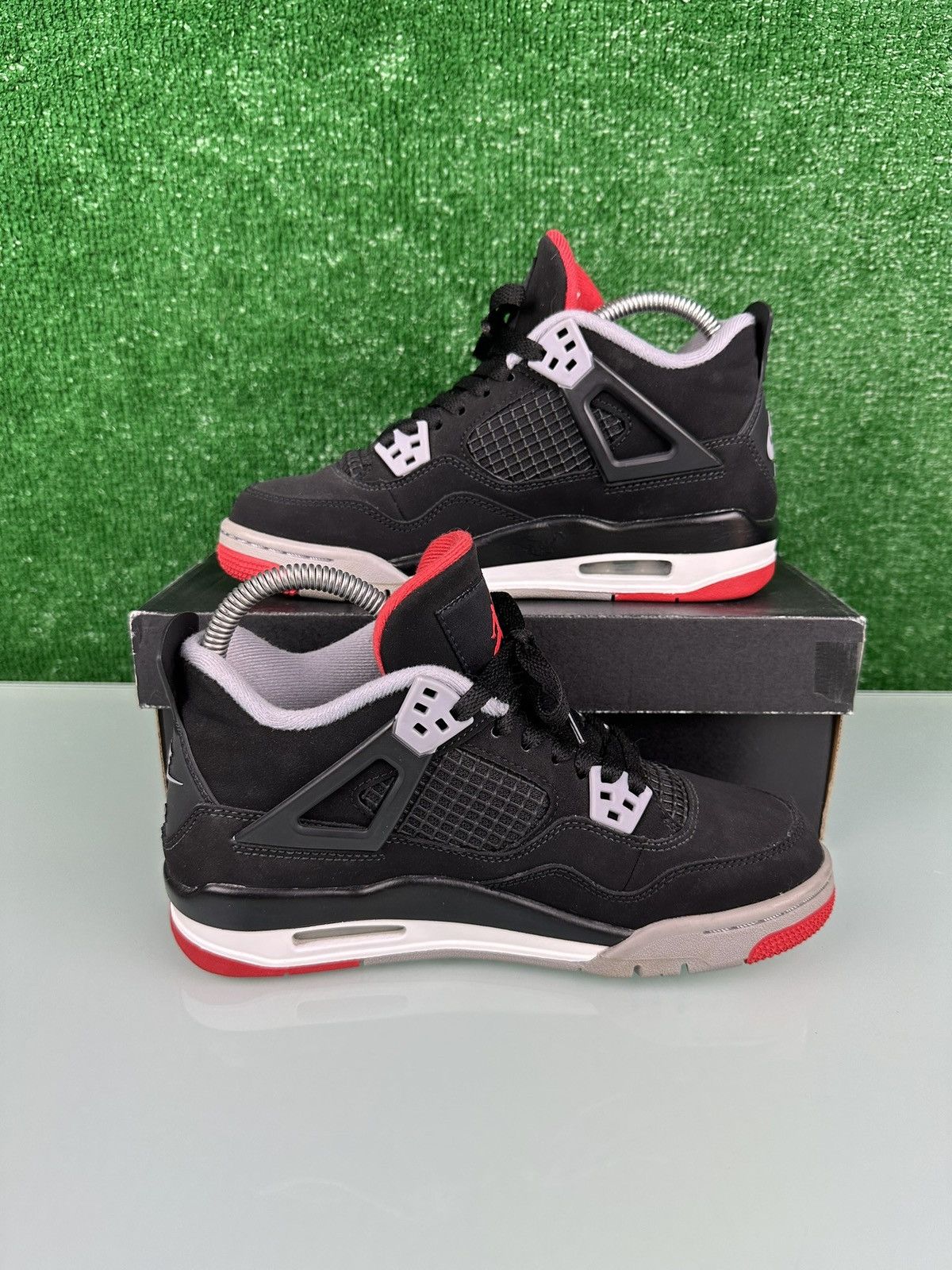 Jordan Brand Jordan 4 Retro OG Mid Bred 2019 (GS) Size 5Y Size US 5 / EU 37 - 3 Thumbnail