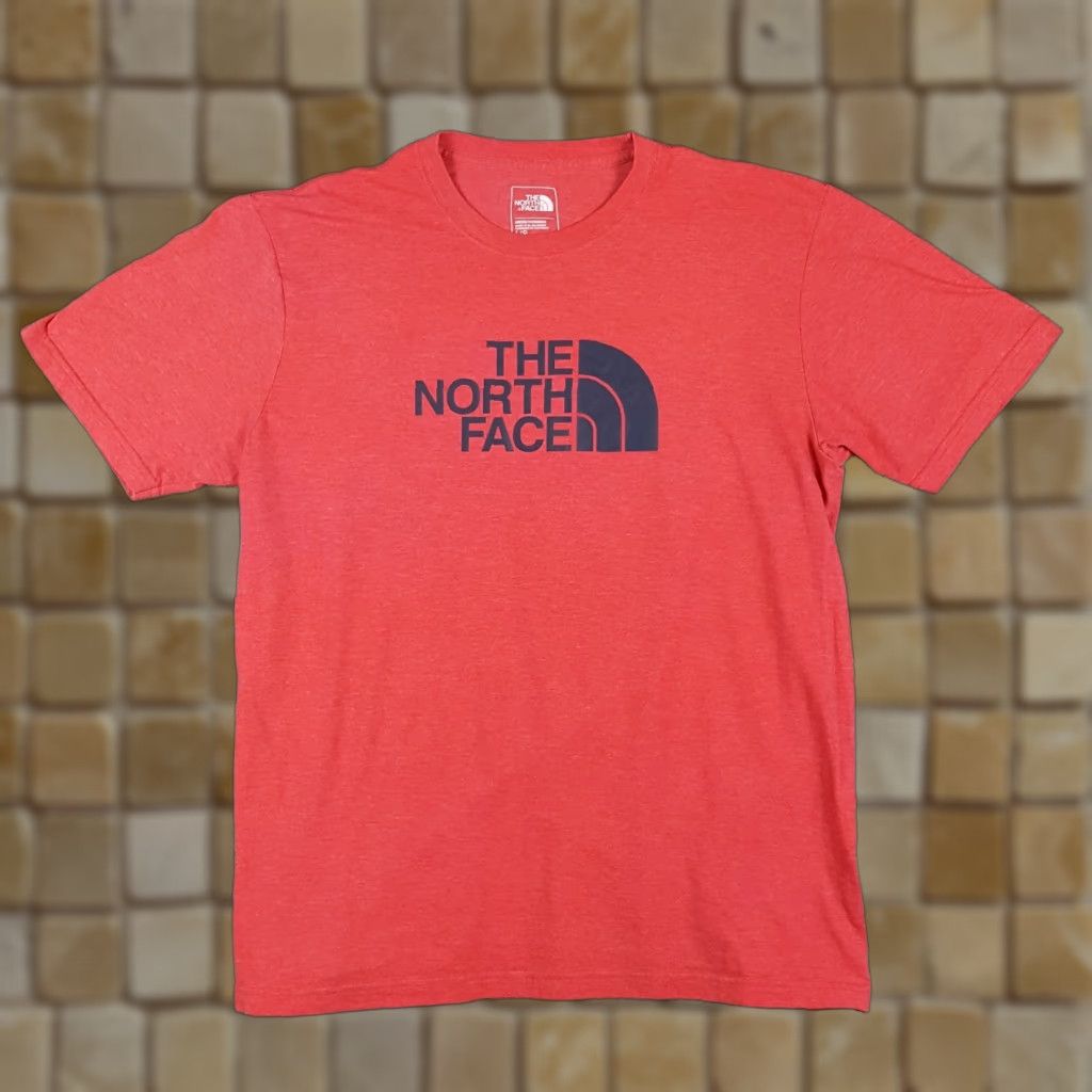 The North Face VINTAGE The North Face Red Cotton Polyester Blend Outdoor Logo T Shirt Mens Large 90s 00s Outdoor Retro Hiking Camping TNF Shirt Size US L / EU 52-54 / 3 - 1 Thumbnail