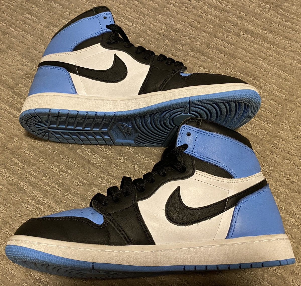 Jordan Brand × Nike Air Jordan 1 Retro High OG UNC Toe Size US 9.5 / EU 42-43 - 3 Thumbnail