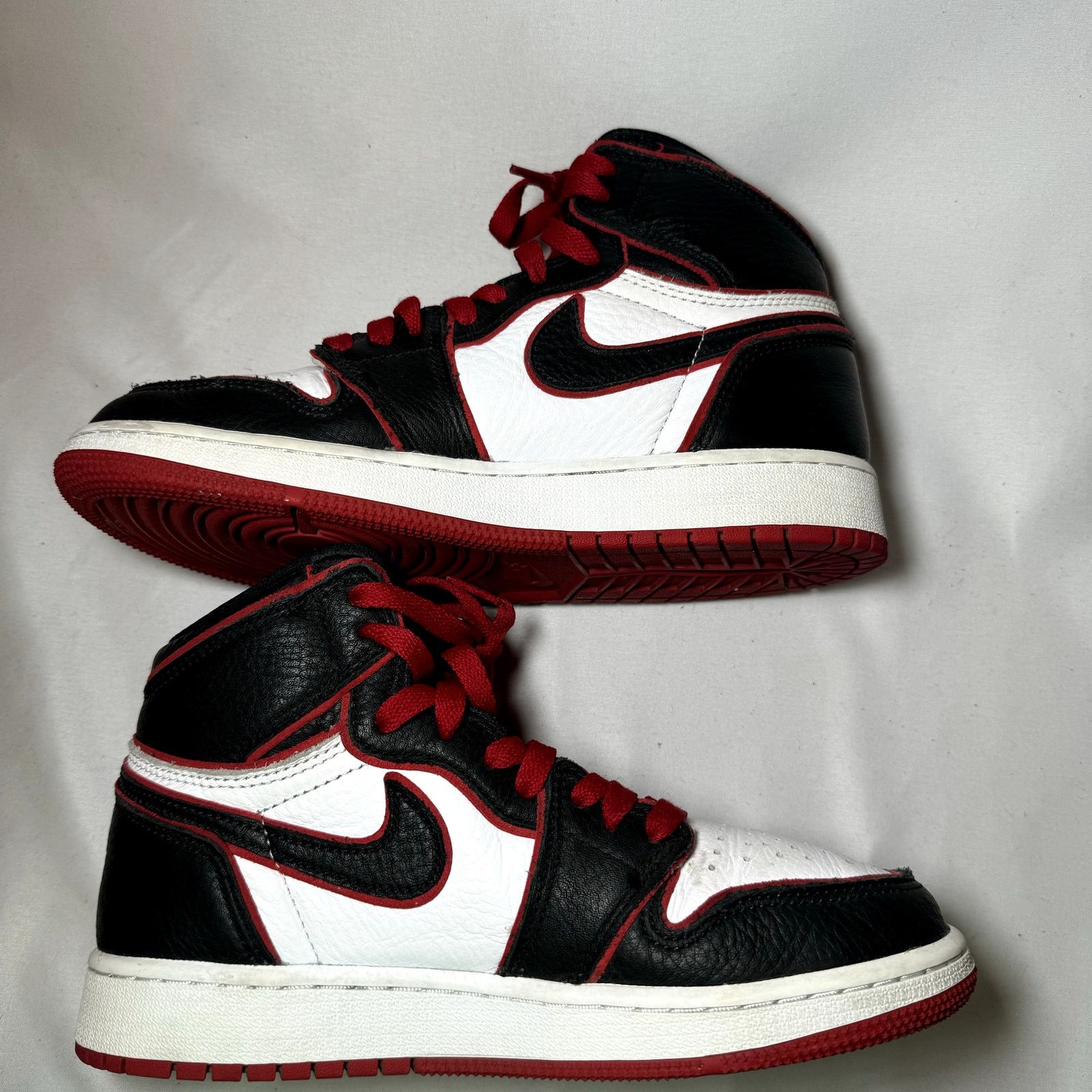 Jordan Brand × Nike Size 5 - Air Jordan 1 Retro High OG BG Bloodline Men's Shoes Size US 5 / EU 37 - 3 Thumbnail
