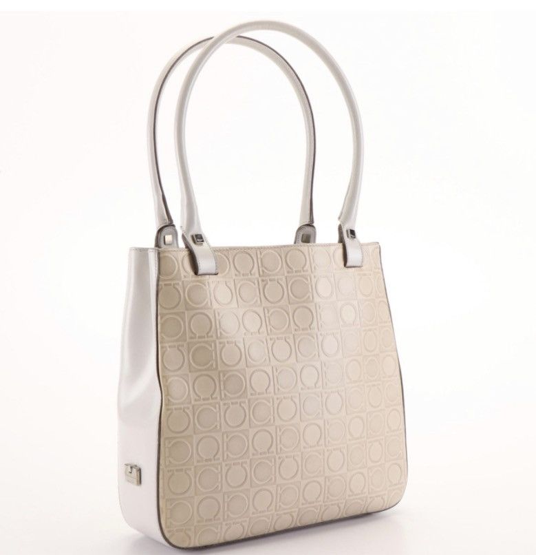 Salvatore Ferragamo Salvatore Ferragamo Gancini Embossed Leather Shoulder Bag Size ONE SIZE - 2 Thumbnail
