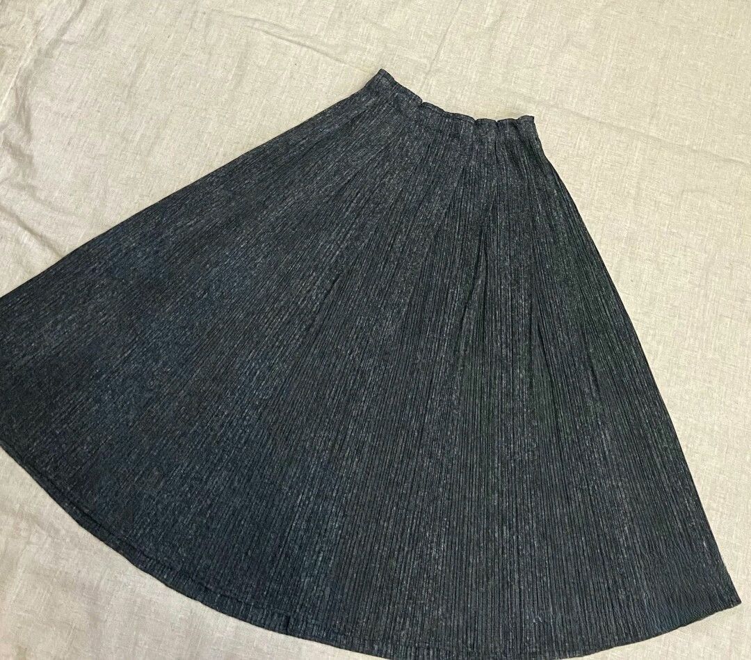 Pleats Please Issey Miyake Issey Miyake Pleats Please Dark Pleated Skirt Size 30" / US 8 / IT 44 - 1 Thumbnail