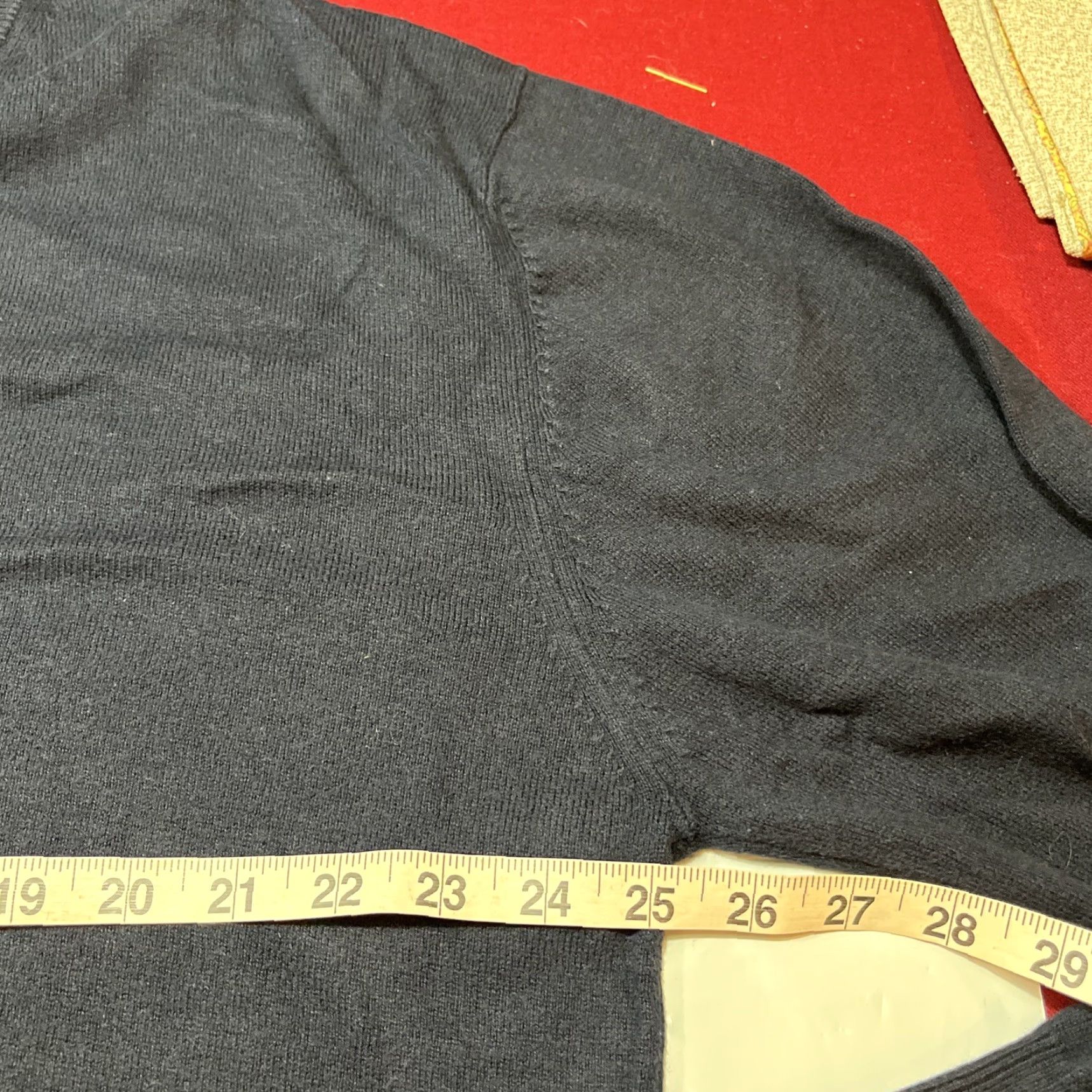 Orvis Orvis Sweater Mens Medium BLUE Cashmere Cotton V-Neck Knit Pullover Classic Navy Blue, Regular Fit, All Seasons, Office, Casual, Preppy, Pullover Size US M / EU 48-50 / 2 - 6 Thumbnail