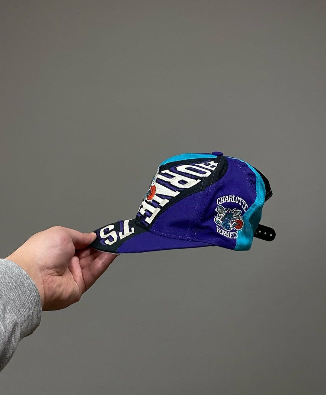 Drew Pearson Vintage Charlotte Hornets 90s Drew Pearson Snapback 🏀🐝 Size ONE SIZE - 4 Thumbnail