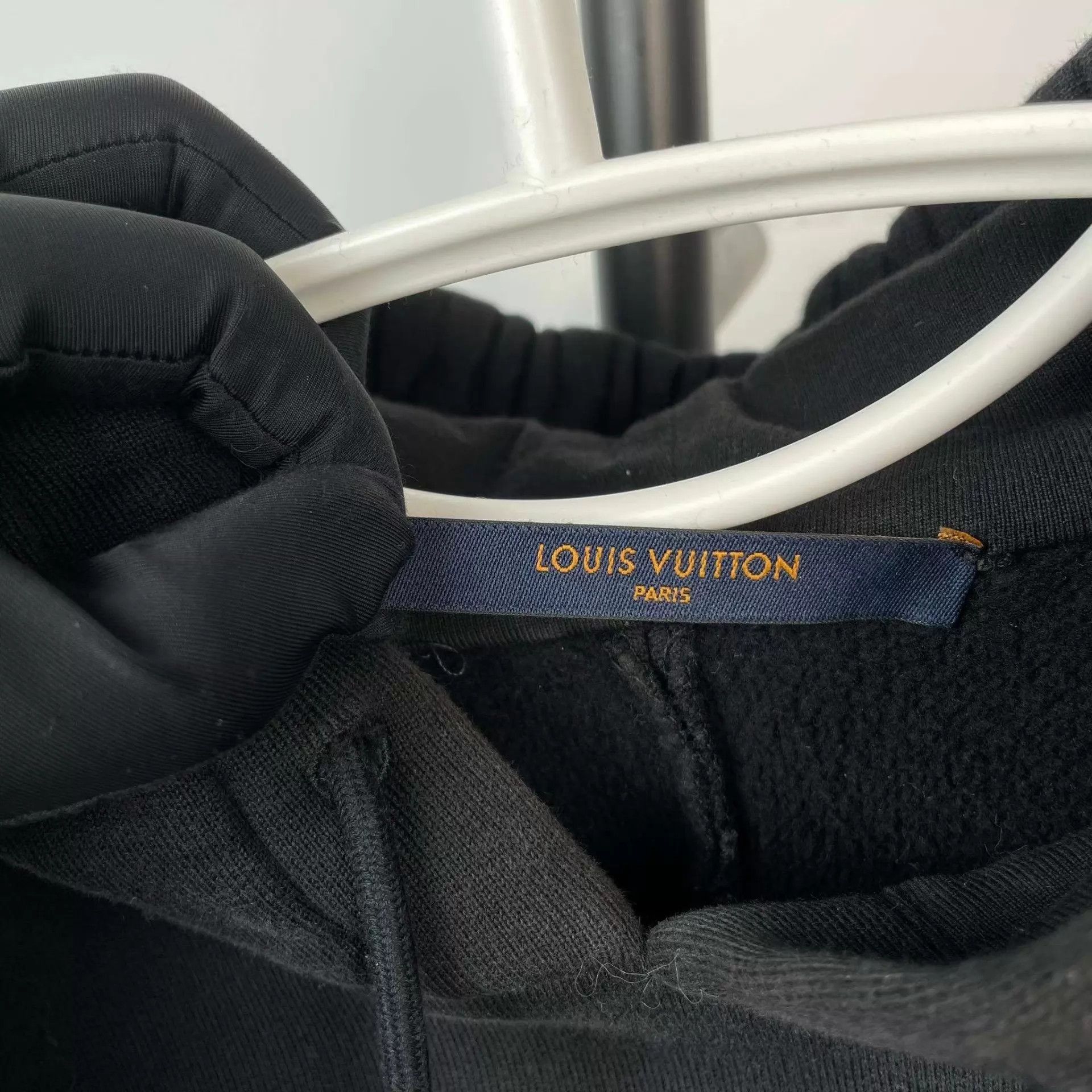 Louis Vuitton LV black circle logo print hoodie S Size US S / EU 44-46 / 1 - 7 Thumbnail