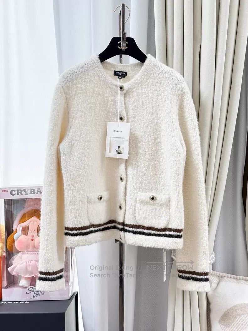 Chanel Chanel Milky white brown edge cashmere knitted cardigan ja Size XS / US 0-2 / IT 36-38 - 1 Thumbnail