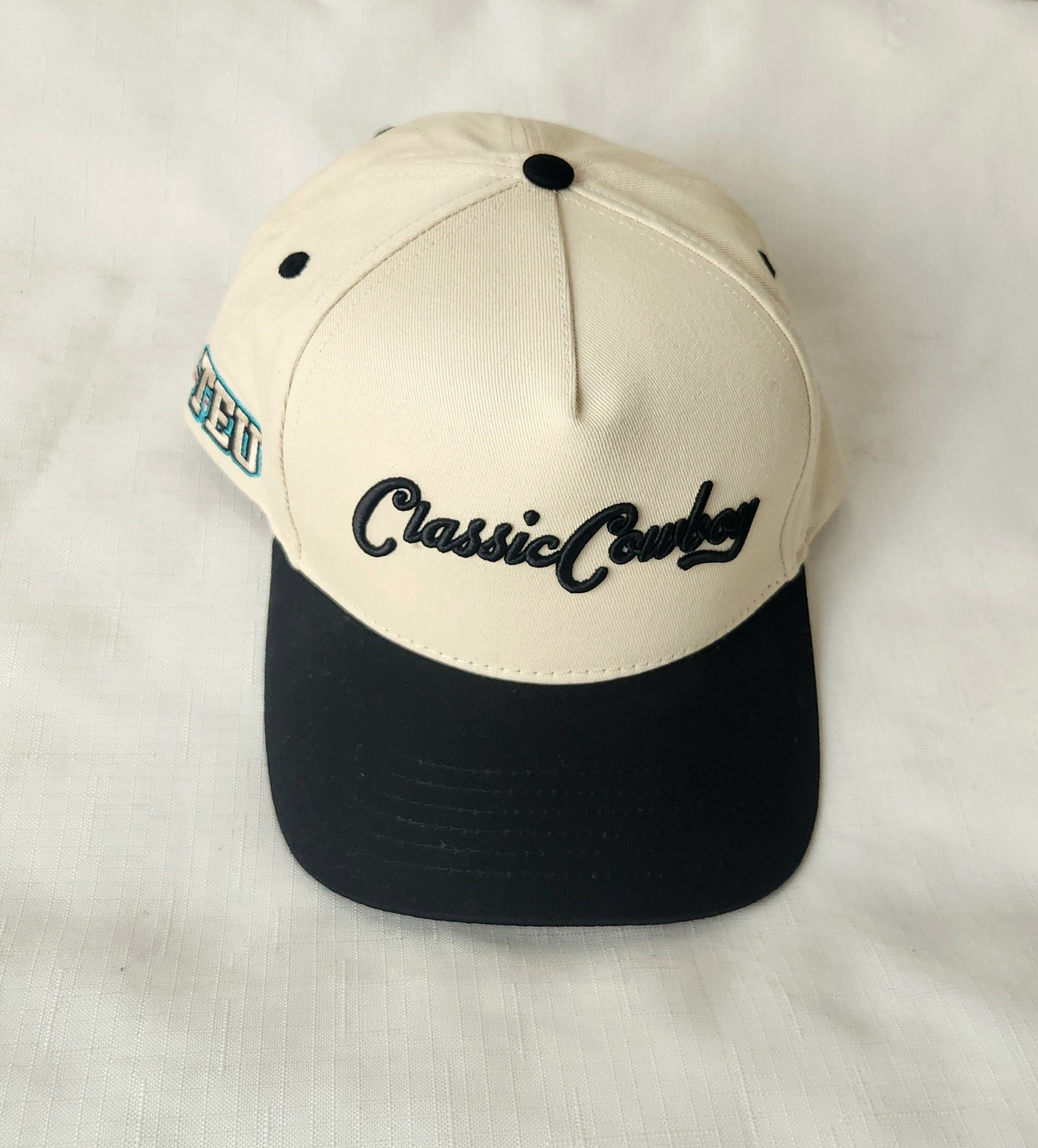 Other CLASSIC COWBOY X UTE Kelce Rare Exclusive Limited Edition Size ONE SIZE - 1 Thumbnail