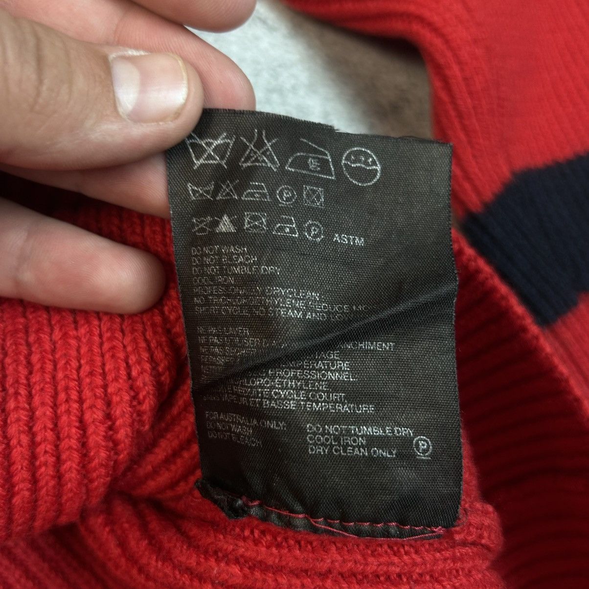 Prada Prada Vintage Y2k Wool V-neck Sweater Jumper Knitwear Pull Size US L / EU 52-54 / 3 - 12 Thumbnail