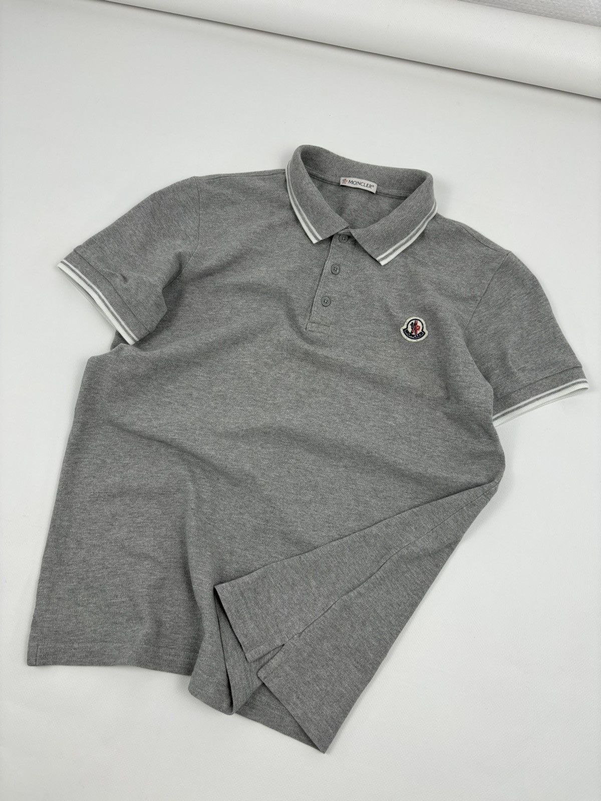 Moncler Women's Gamme Bleu MAGLIA Manica Corta Polo Grey Cotton Patch Logo Buttons T-Shirt Size ONE SIZE - 11 Thumbnail