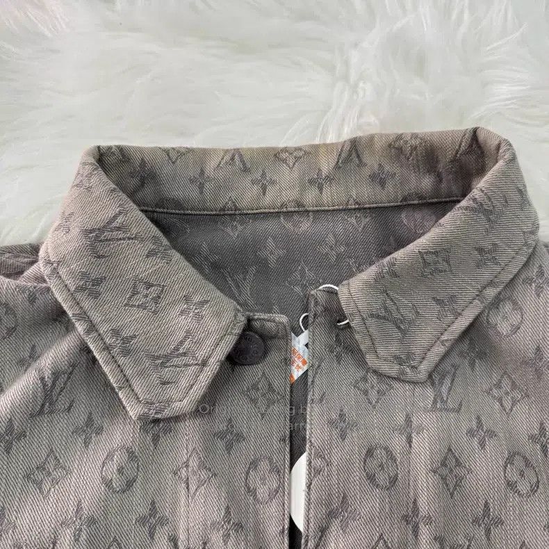 Louis Vuitton Louis Vuitton Grey Logo full-print single-breasted casual Size US M / EU 48-50 / 2 - 8 Thumbnail
