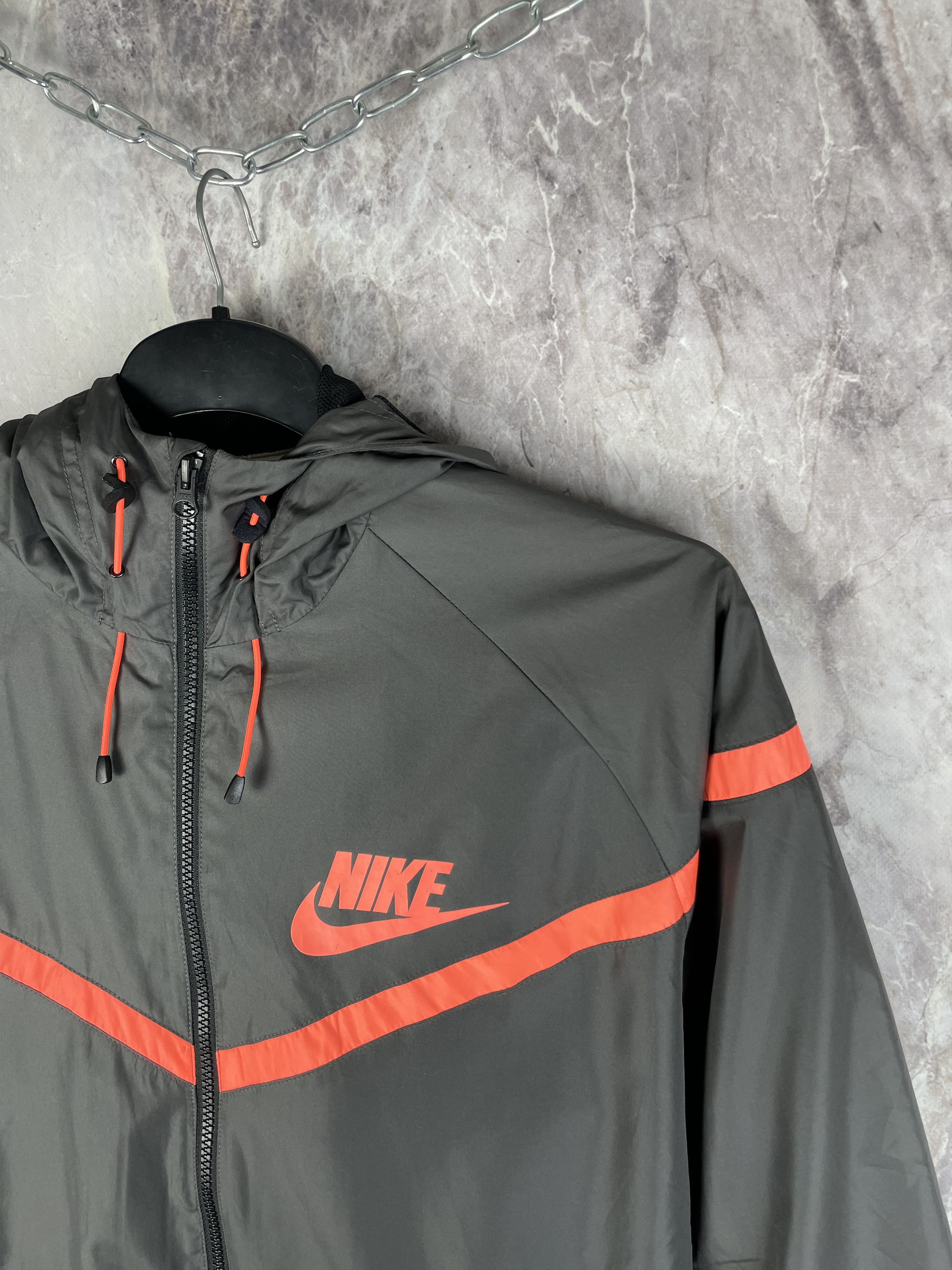 Nike Nike nylon track jacket Size US L / EU 52-54 / 3 - 4 Thumbnail
