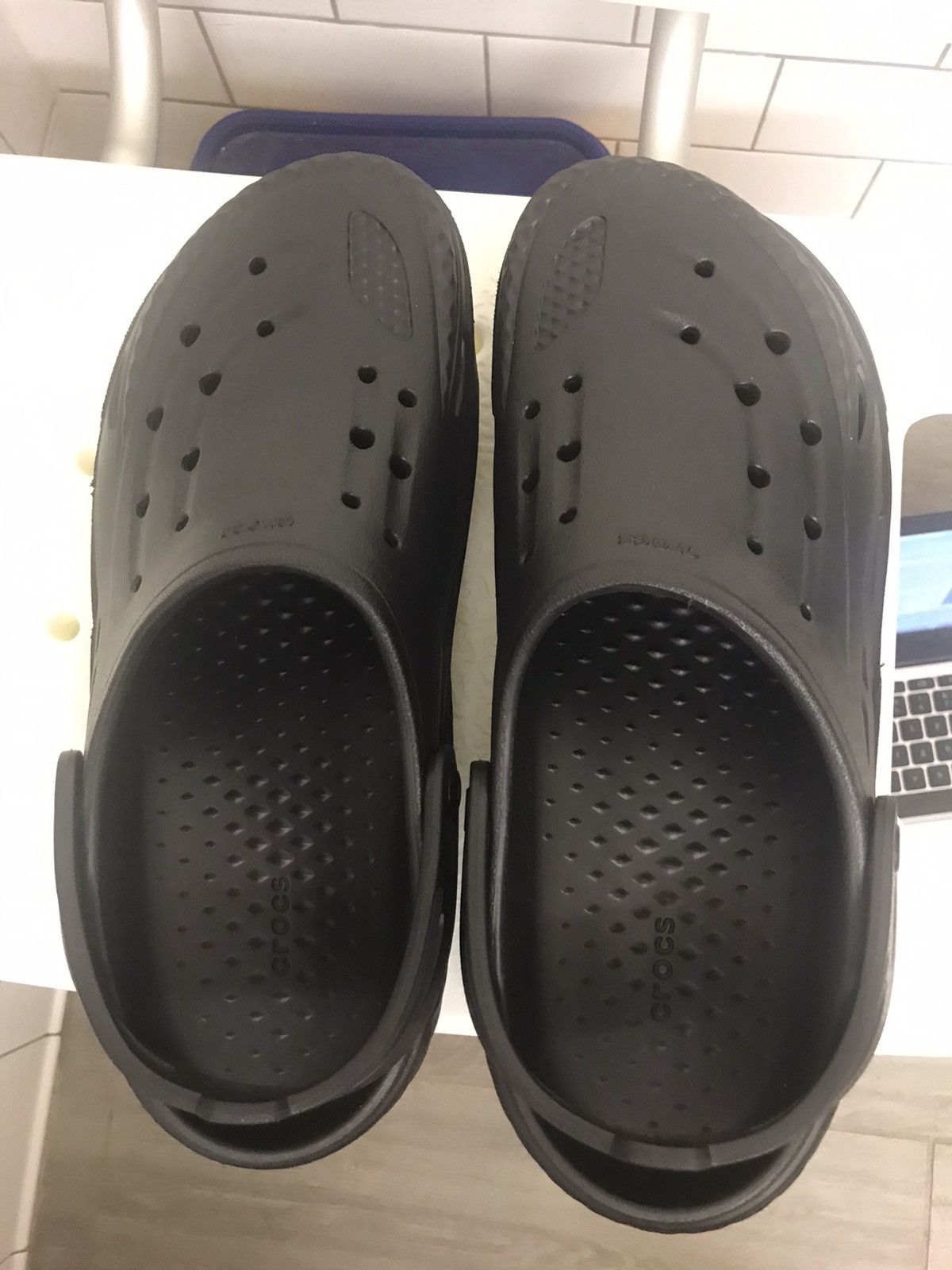 Crocs Crocs Off Grid Clog Unisex W12 M10 Size US 10 / EU 43 - 3 Thumbnail