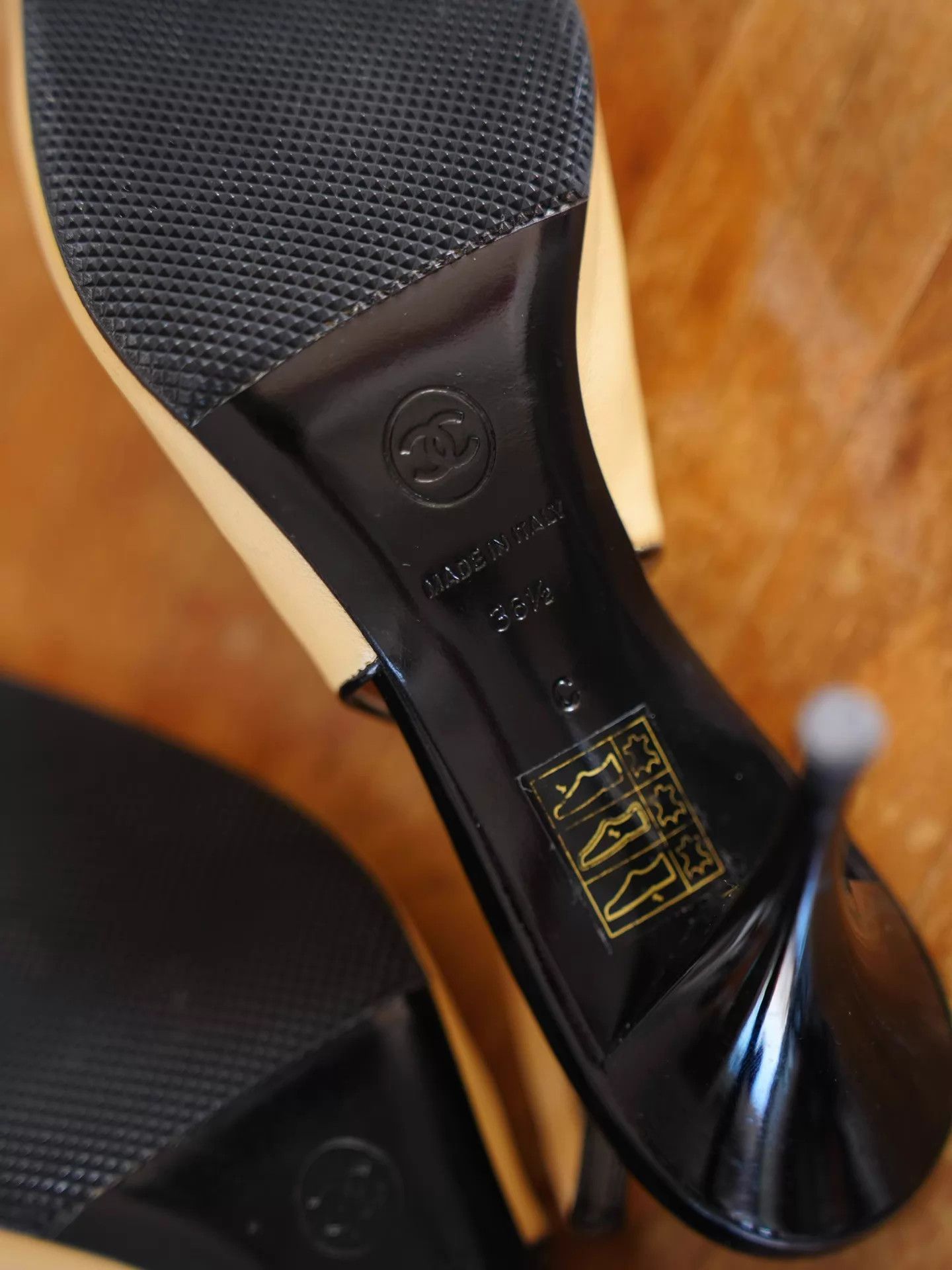 Chanel Chanel Vintage Milk Tea-Black Kitten Heel Mule Pumps CC 36.5 Size US 6 / IT 36 - 5 Thumbnail