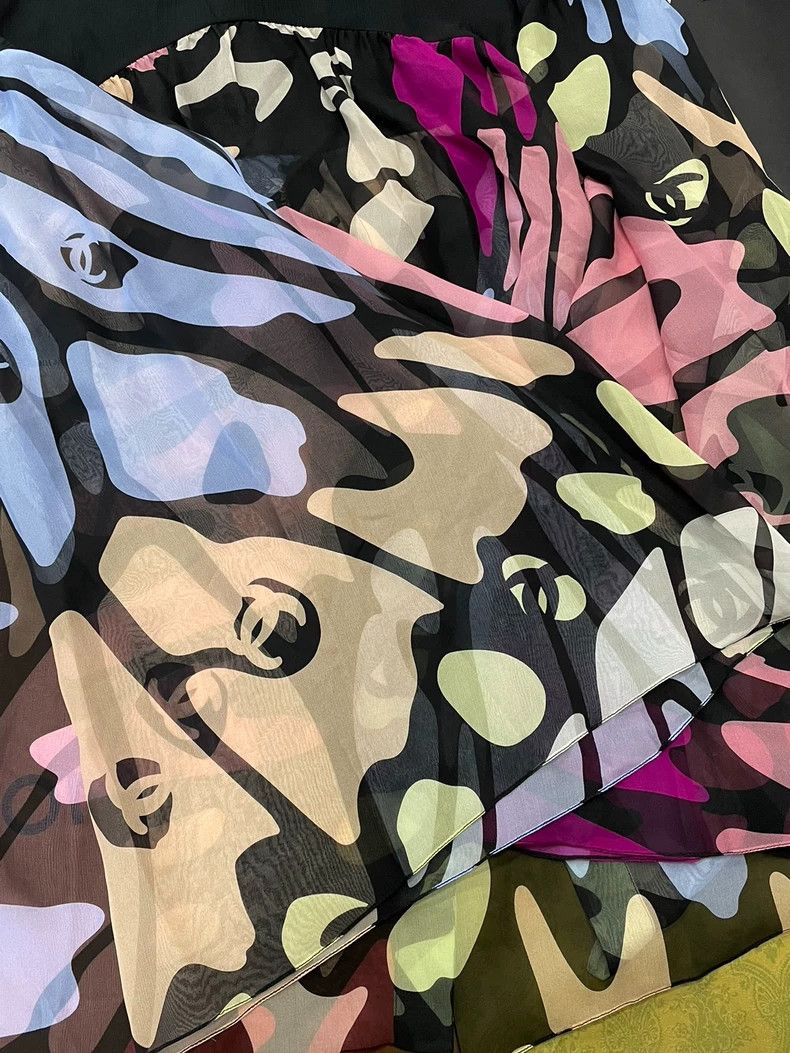 Chanel Chanel Color printed silk long sleeves Size XS / US 0-2 / IT 36-38 - 2 Thumbnail