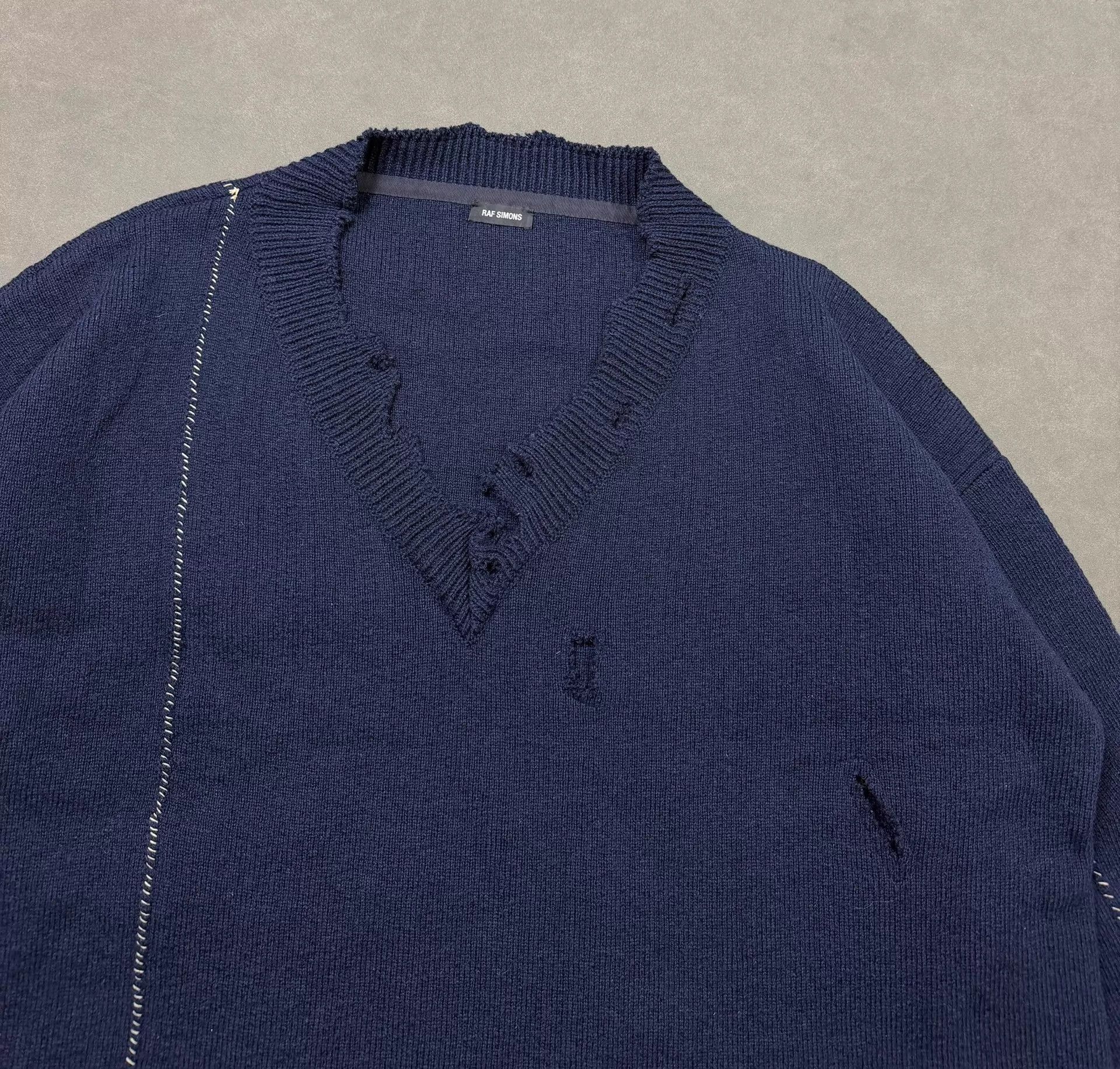 Raf Simons Raf Simons 16AW Destroyed Over-Knit Sweater Navy One Size Size US S / EU 44-46 / 1 - 5 Thumbnail