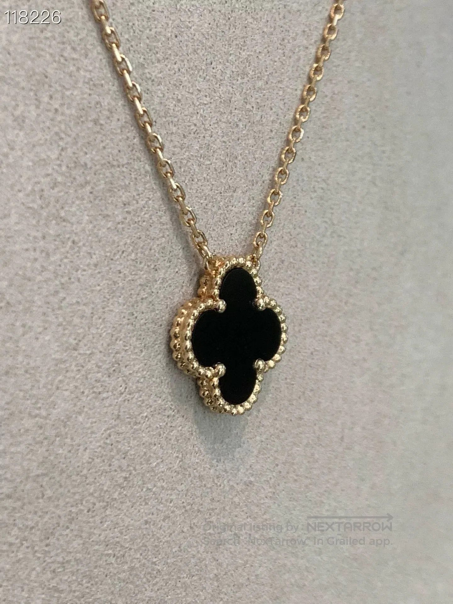 Van Cleef & Arpels VCA 100105C01 Medium Black Flower Necklace. Size ONE SIZE - 4 Thumbnail