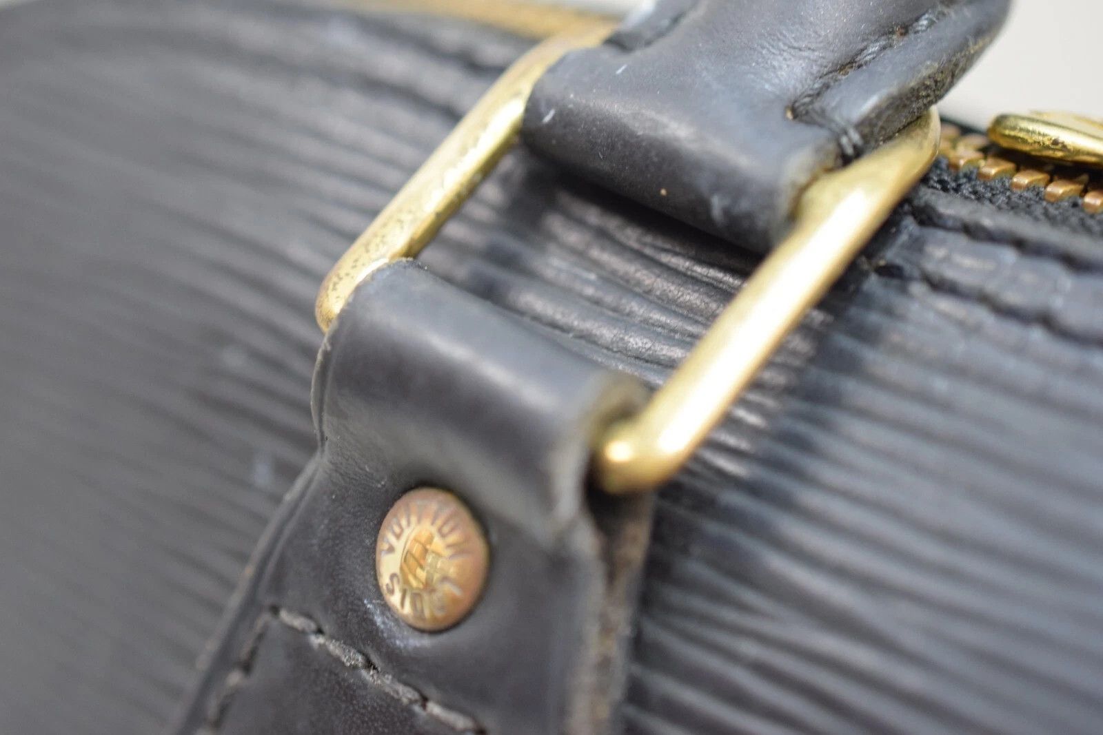Louis Vuitton Louis Vuitton Alma Epi Leather Black Handbag M52142 Size ONE SIZE - 10 Thumbnail