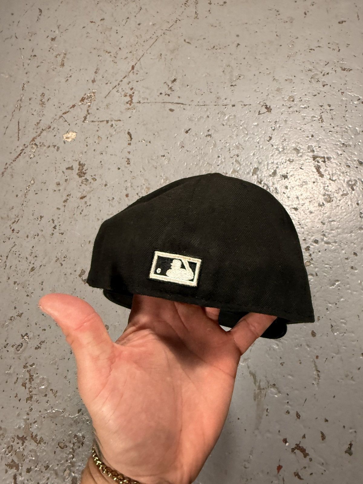 New Era Twins Black Fitted 7 1/8 Size ONE SIZE - 2 Thumbnail