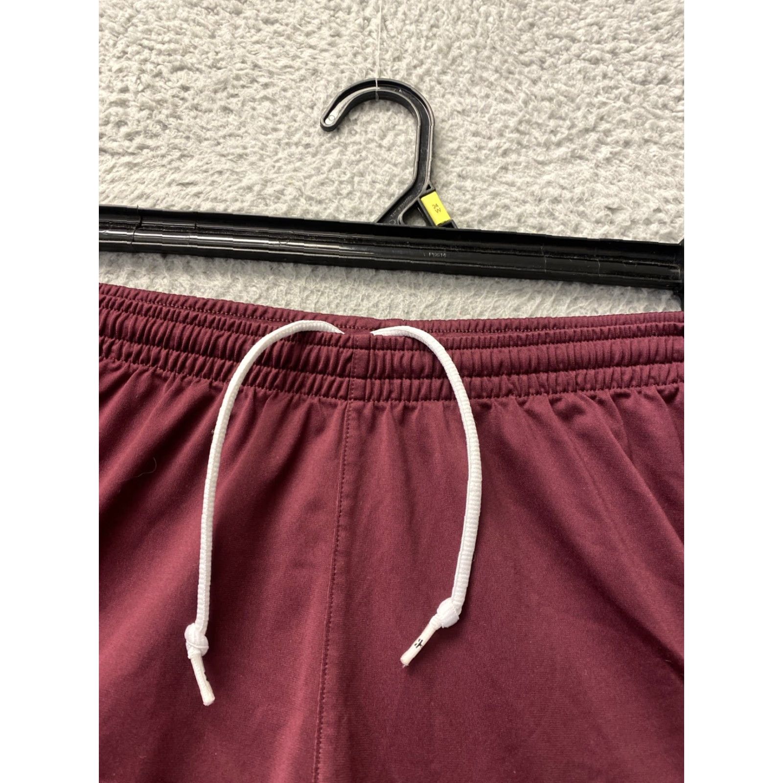 Nike VINTAGE Under Armour Shorts Womens M Maroon Athletic Beach Running 90s Hipster Y2K Pockets Breathable Size 32" / US 10 / IT 46 - 3 Thumbnail