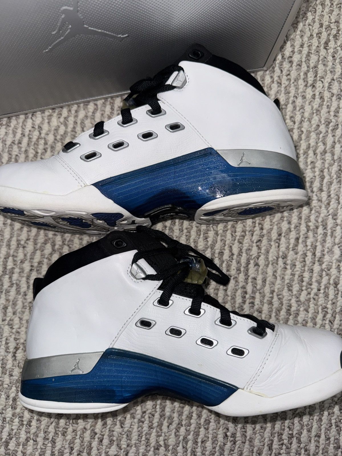 Nike Air Jordan XVII “College Blue” (2002 OG) Briefcase Sealed CD Size US 8.5 / EU 41-42 - 3 Thumbnail