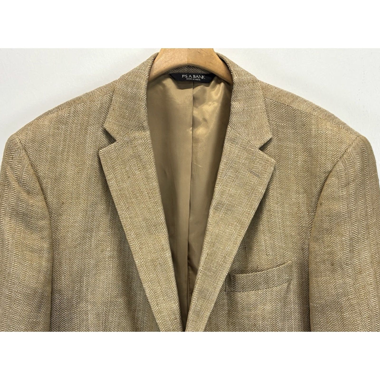 Jos. A. Bank VINTAGE Jos A Bank Silk Linen Herringbone Blazer Sport Coat Men’s 48R Gold Herringbone Blazer Shoes? Size 48R - 2 Thumbnail