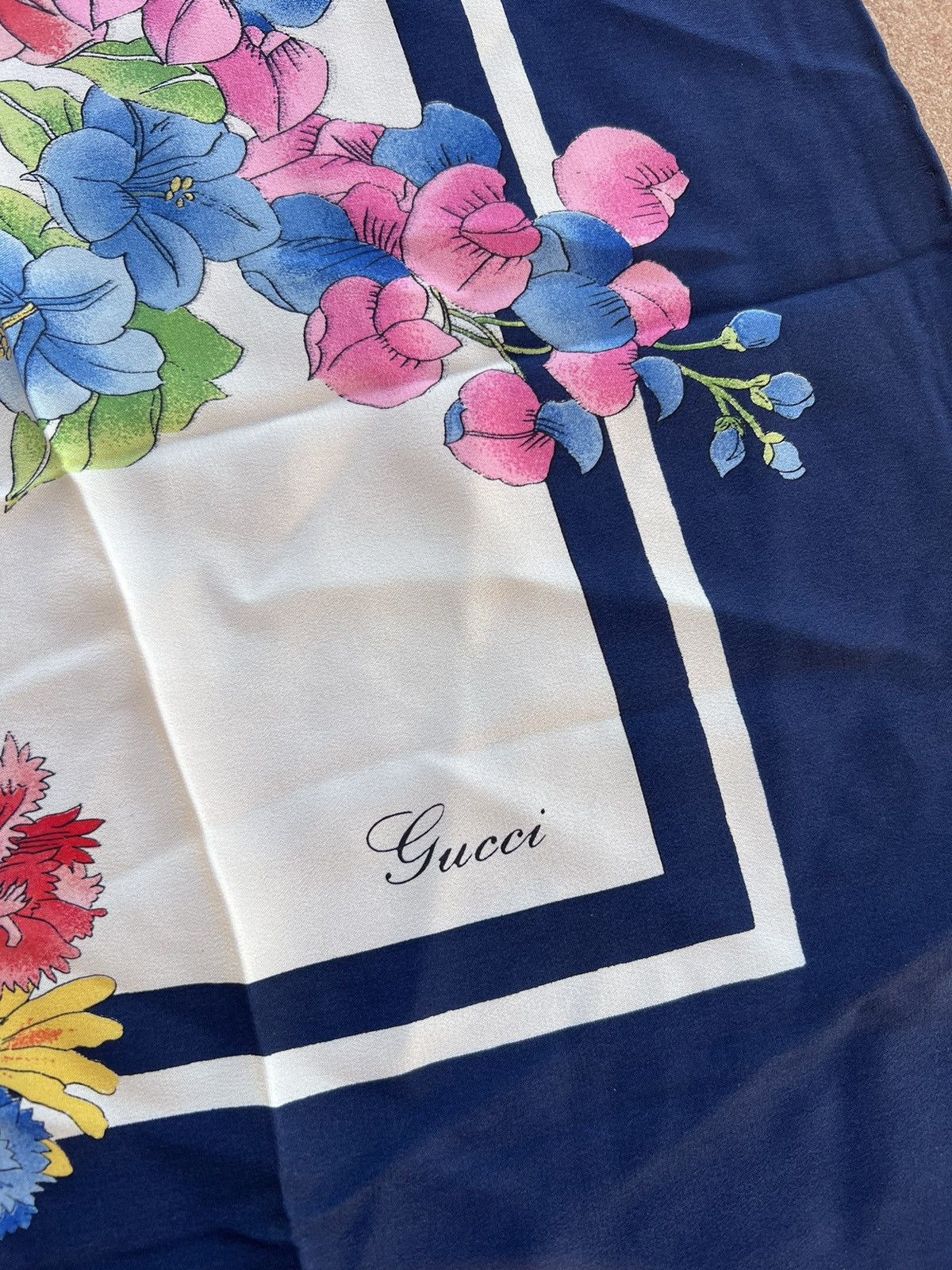 Gucci Vintage Gucci Flower Silk Skarf Size ONE SIZE - 6 Thumbnail
