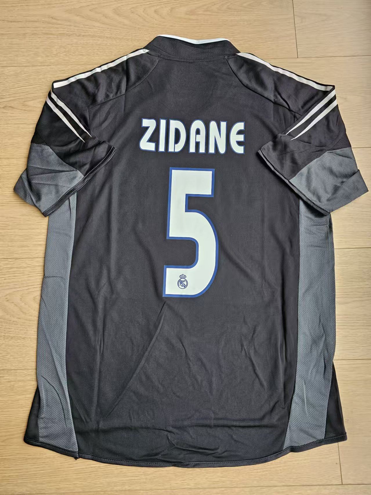 Other 2004 05 Real Madrid #5 Zidane Jersey Away Size US M / EU 48-50 / 2 - 1 Thumbnail
