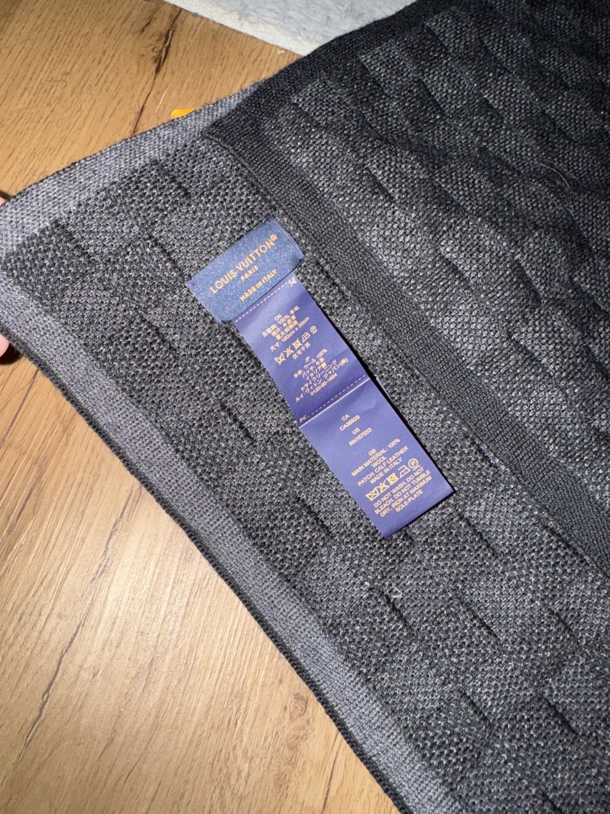 Louis Vuitton Louis Vuitton Neo Petit Damier Scarf Size ONE SIZE - 4 Thumbnail