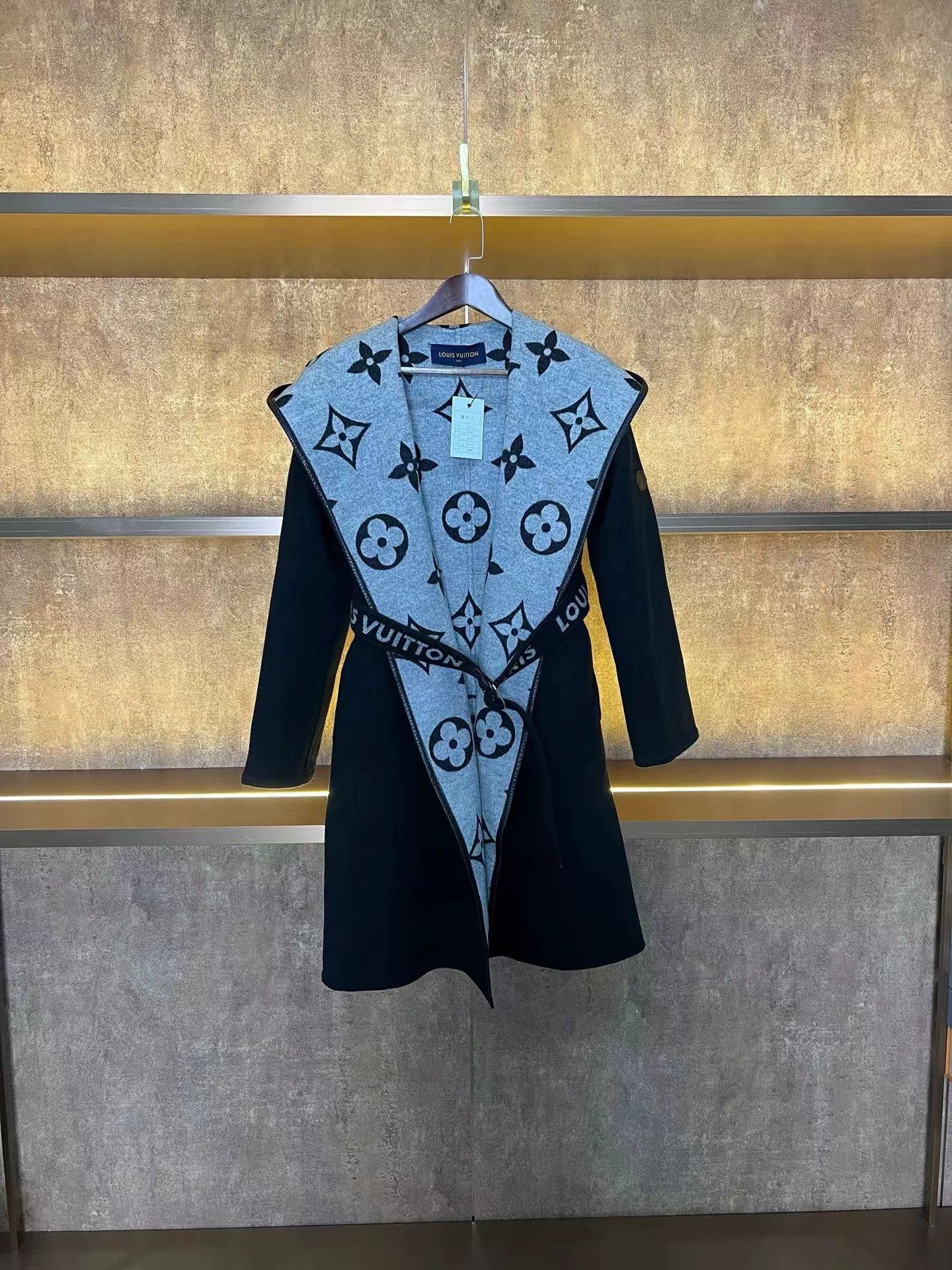 Louis Vuitton LV Wool Full Logo Coat Size XXS / US 00 / IT 34 - 1 Thumbnail