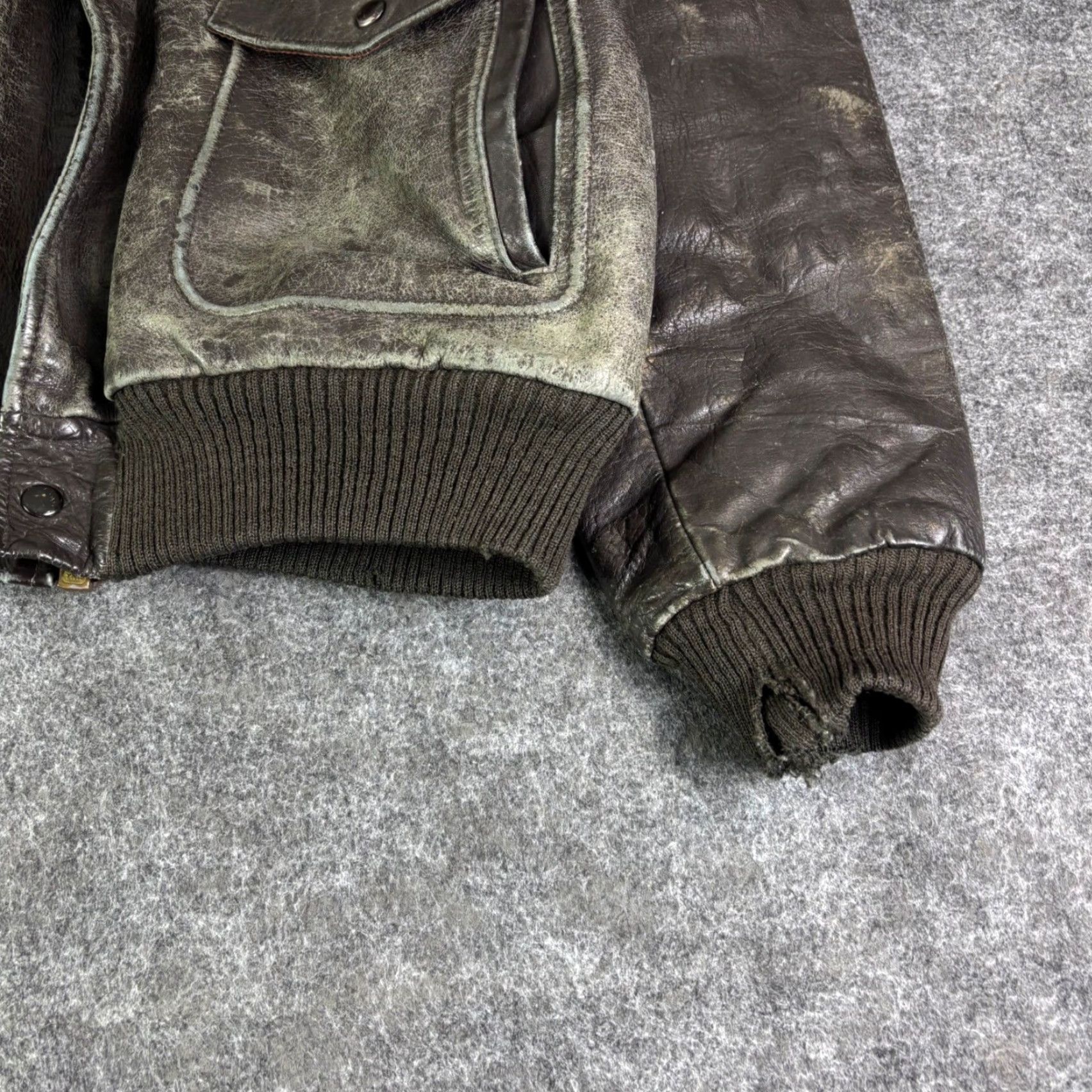 Vintage VINTAGE Wilsons House of Suede Leather Bomber Jacket Brown Distressed Aviator Mens 44 Size US S / EU 44-46 / 1 - 6 Thumbnail